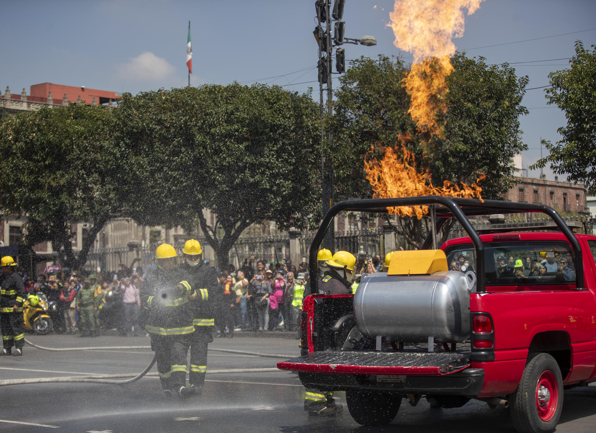 Firefighters take part in the 2023 national seismic drill, at the Zocalo square in Mexico City, Mexico, 19 September 2023. EFE/Isaac Esquivel
