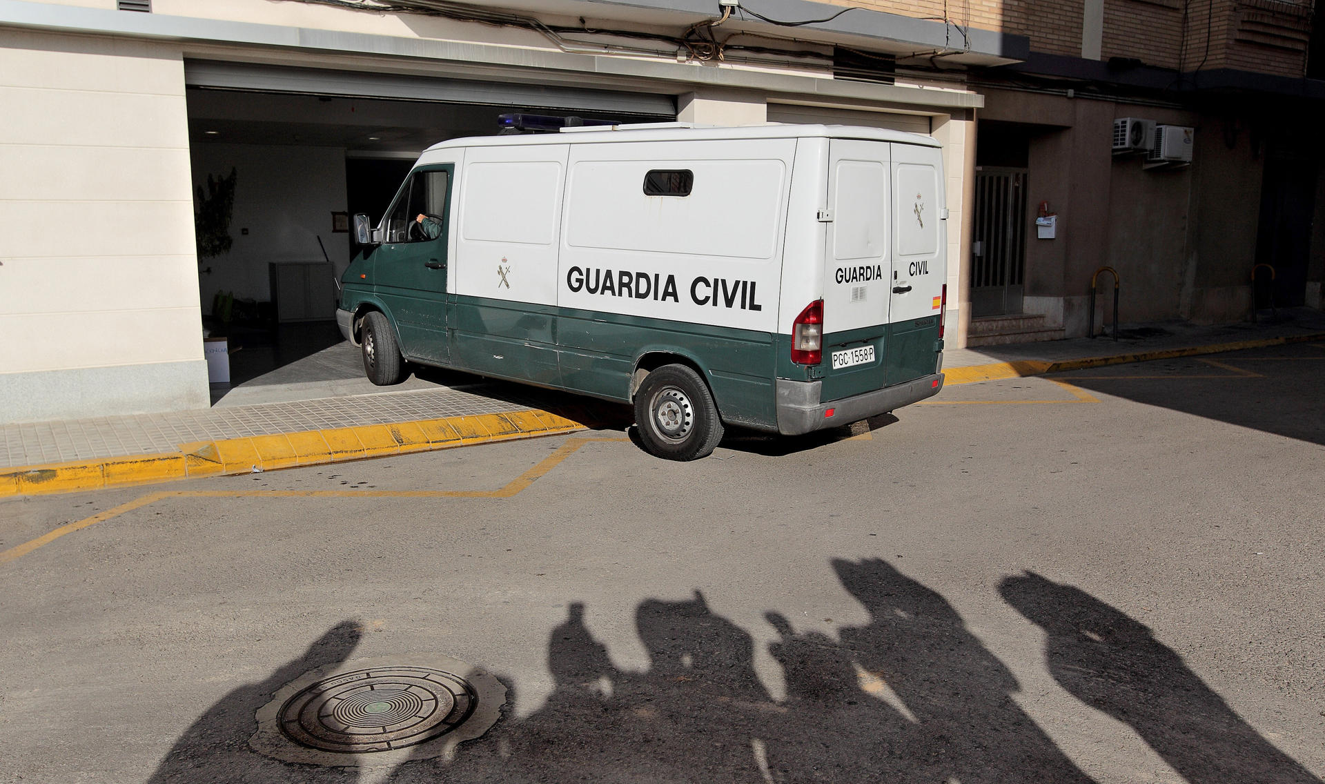 Imagen de archivo de un furgón de la Guardia Civil. EFE/Manuel Bruque
