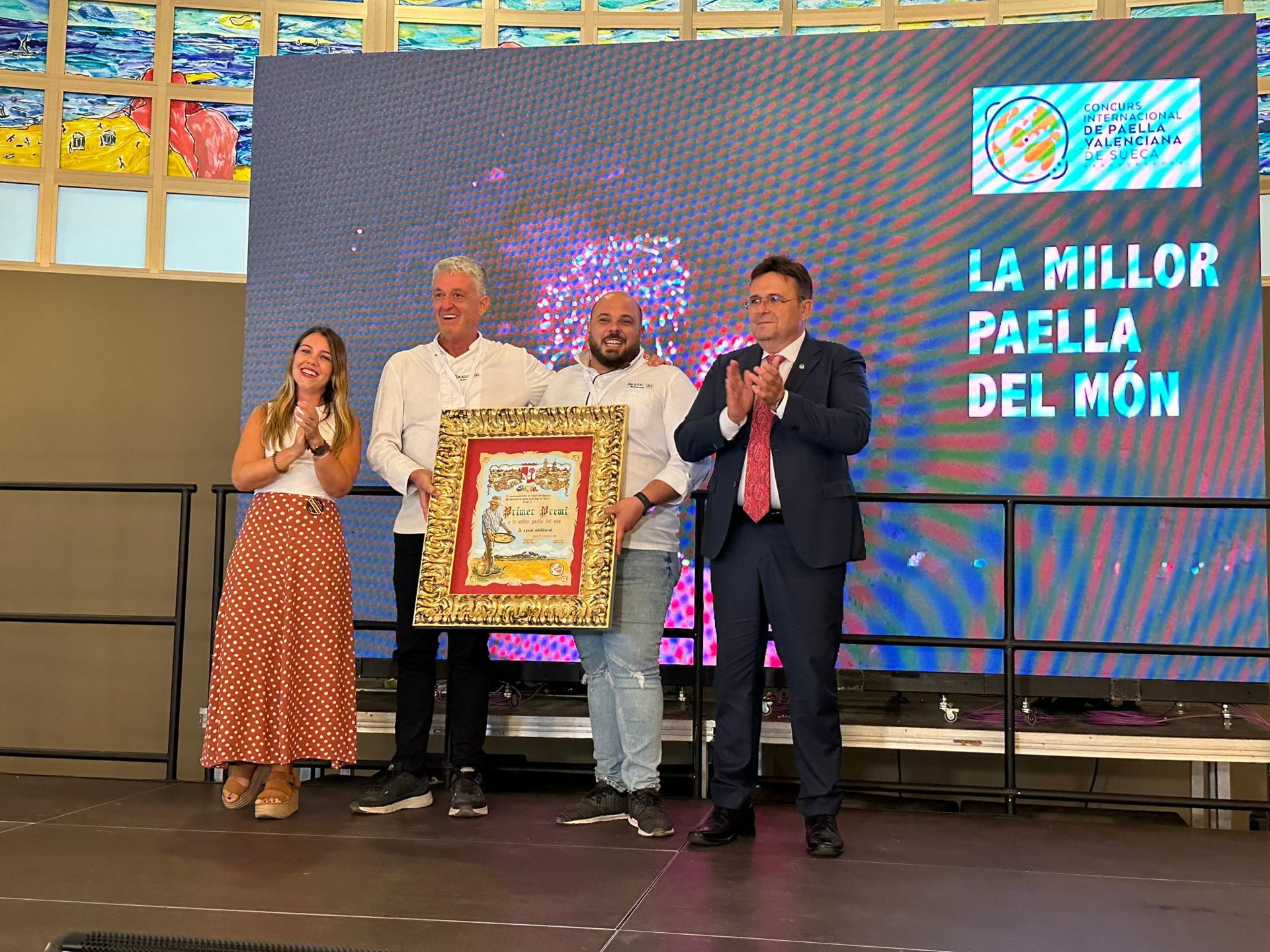 Ganadores del primer premio de la 62 edición del Concurs Internacional de Paella Valenciana de Sueca, en una imagen facilitada por el certamen. EFE/CIPVSueca