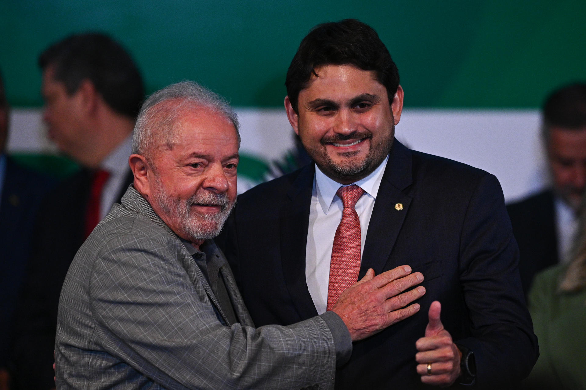 Foto de archivo del presidente de Brasil, Luiz Inacio Lula da Silva junto al ministro de Comunicaciones, Juscelino Filho. EFE/ Andre Borges