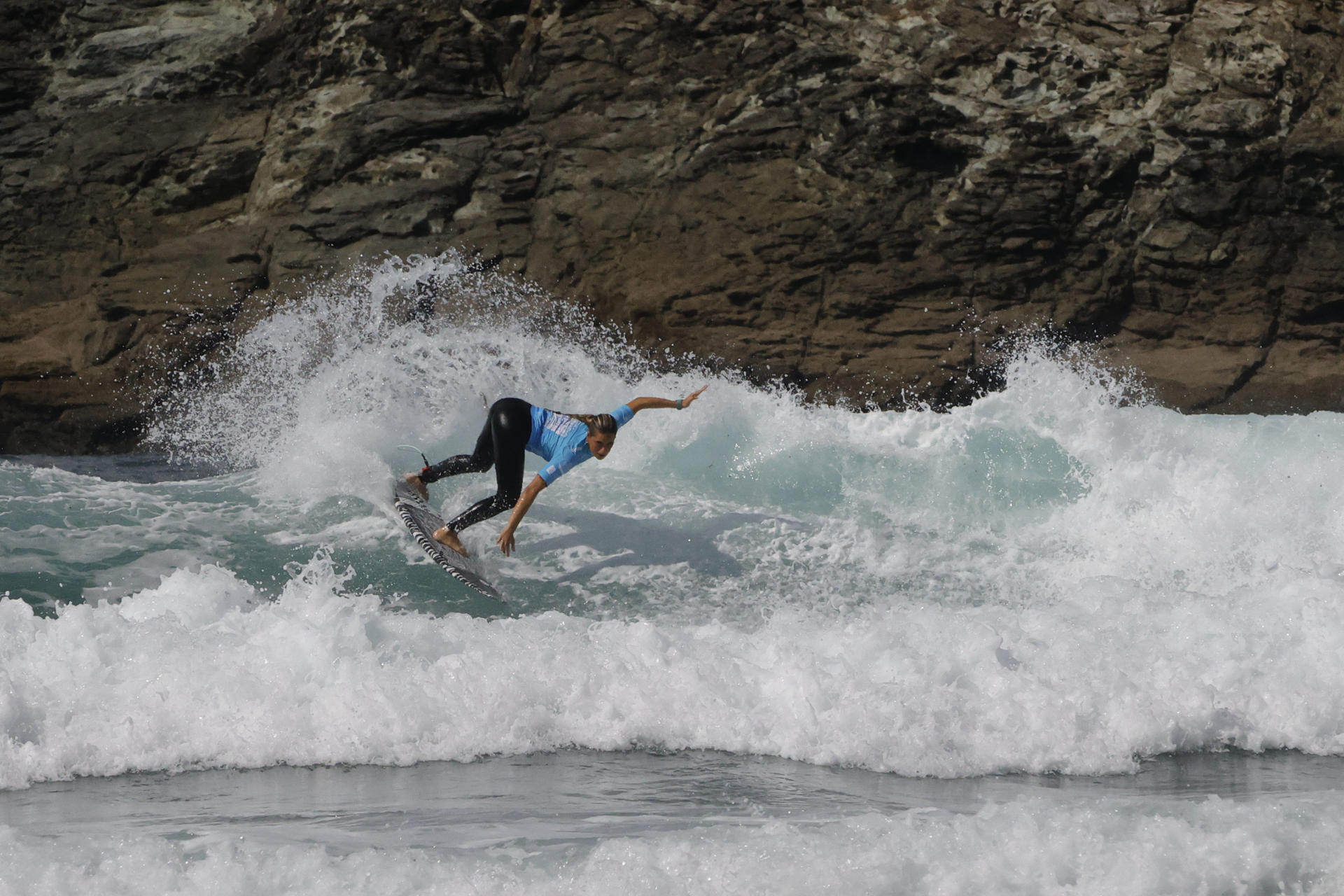 El Abanca Patín Classic Galicia Pro que se celebra desde el día 26 de Agosto en la playa de Pantín Valdoviño (La Coruña), celebra sus finales con la victoria de la surfista vasca Janire Gonzalez, en la imagen, y otros participantes. EFE/ Kiko Delgado
