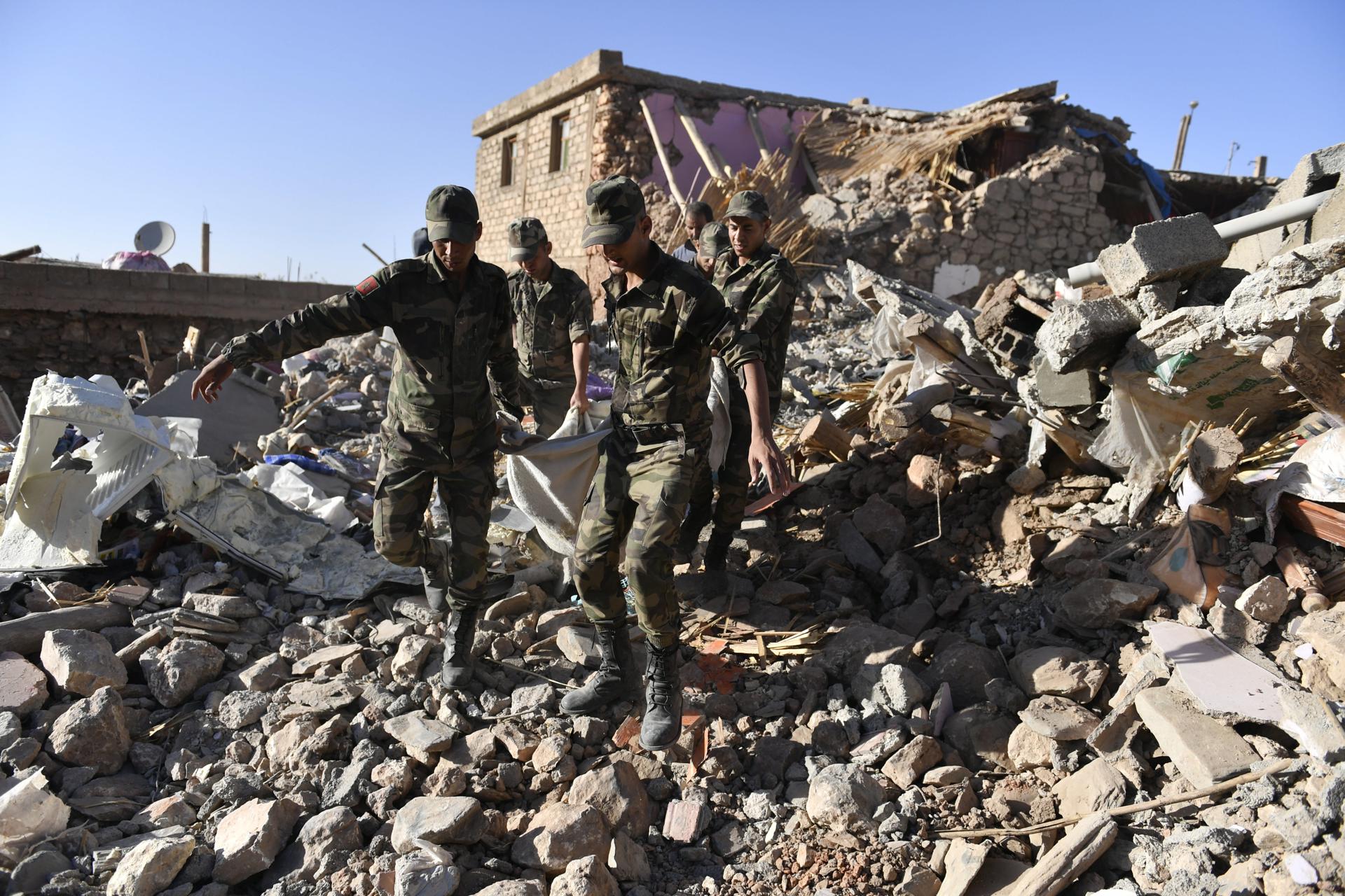 The army recovers the corpses of earthquake victims, in Tafeghaghte, Morocco, 09 September 2023. EFE/EPA/JALAL MORCHIDI