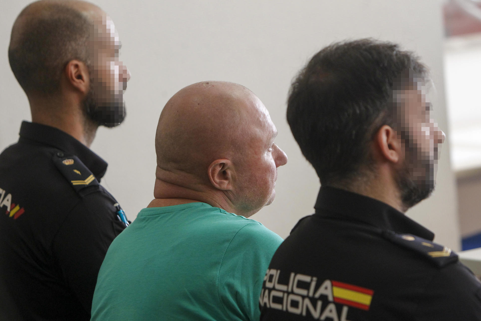 El 'gastrojeta', durante el juicio celebrado hoy tras su vigésimo arresto por no querer pagar en un restaurante del centro de Alicante. EFE/Morell