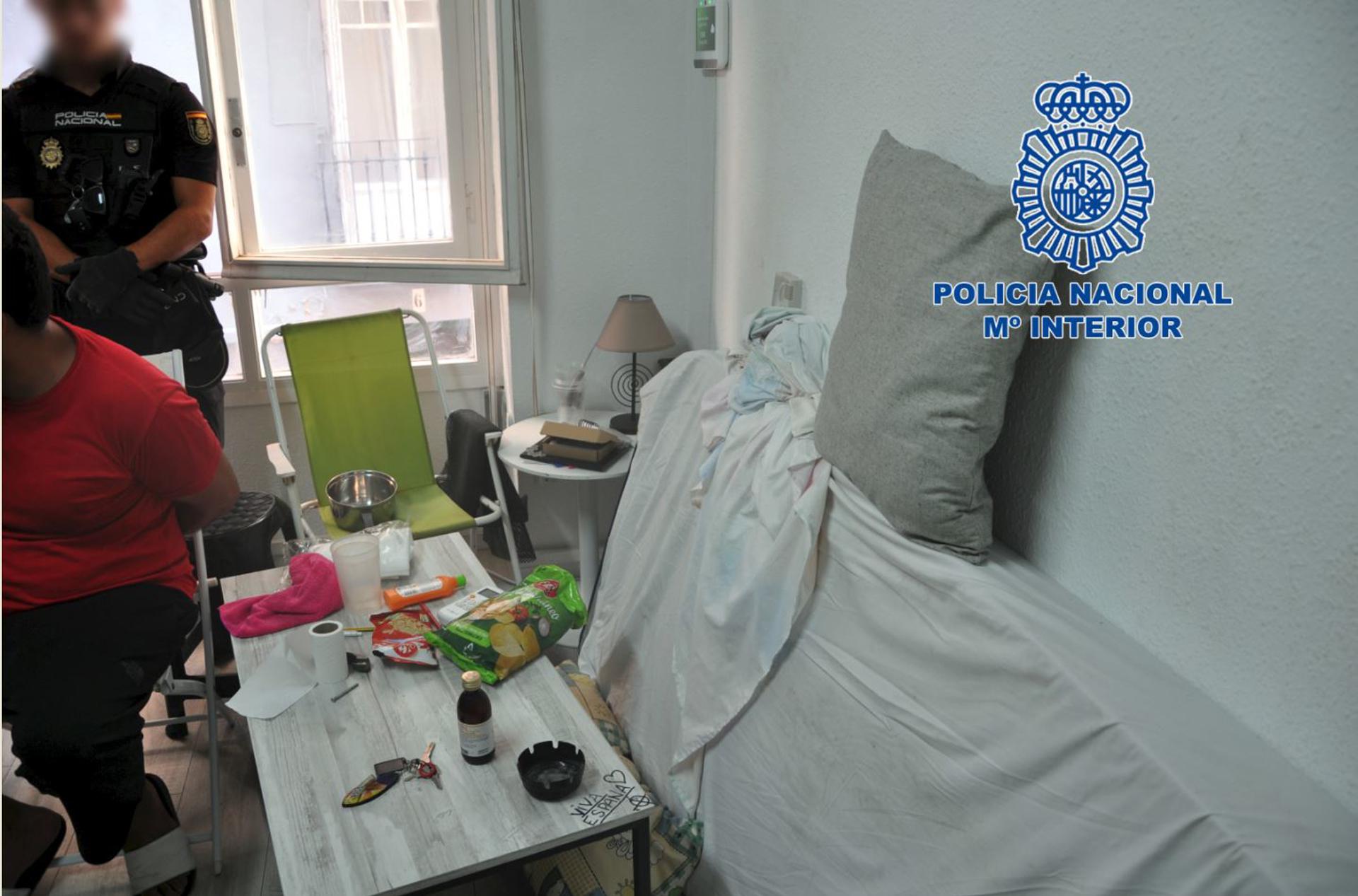 Detención del hijo de la octogenaria, en una imagen compartida por la Policía Nacional.
