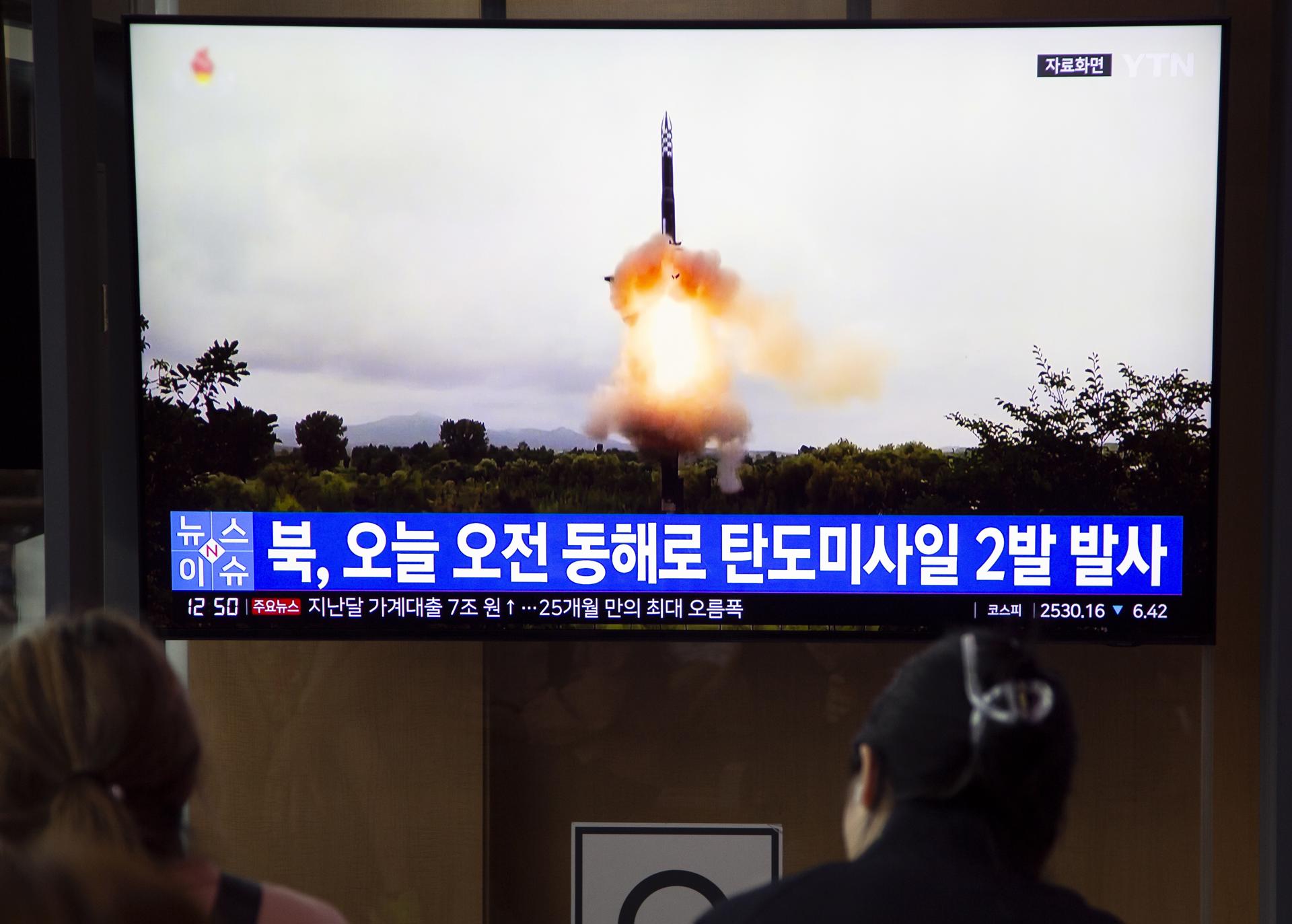 People watch a news segment on North Korea, at a station in Seoul, South Korea, 13 September 2023. EFE-EPA/JEON HEON-KYUN