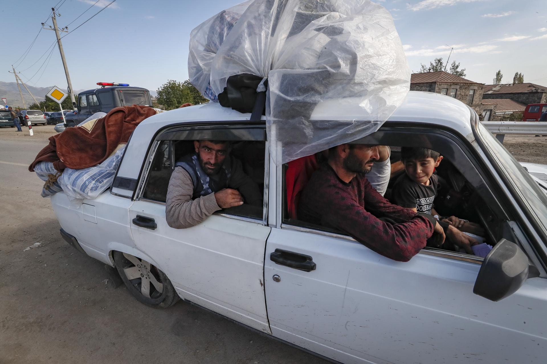 Ethnic Armenians fleeing Nagorno-Karabakh region drive near the village of Kornidzor, Armenia, 28 September 2023. EFE/EPA/ANATOLY MALTSEV