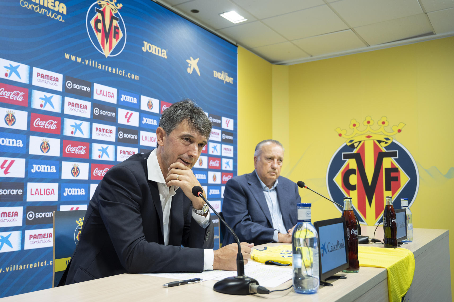 El nuevo entrenador del Villarreal, José Rojo 'Pacheta', durante su presentación hoy en la ciudad deportiva José Manuel Llaneza.EFE/ Andreu Esteban
