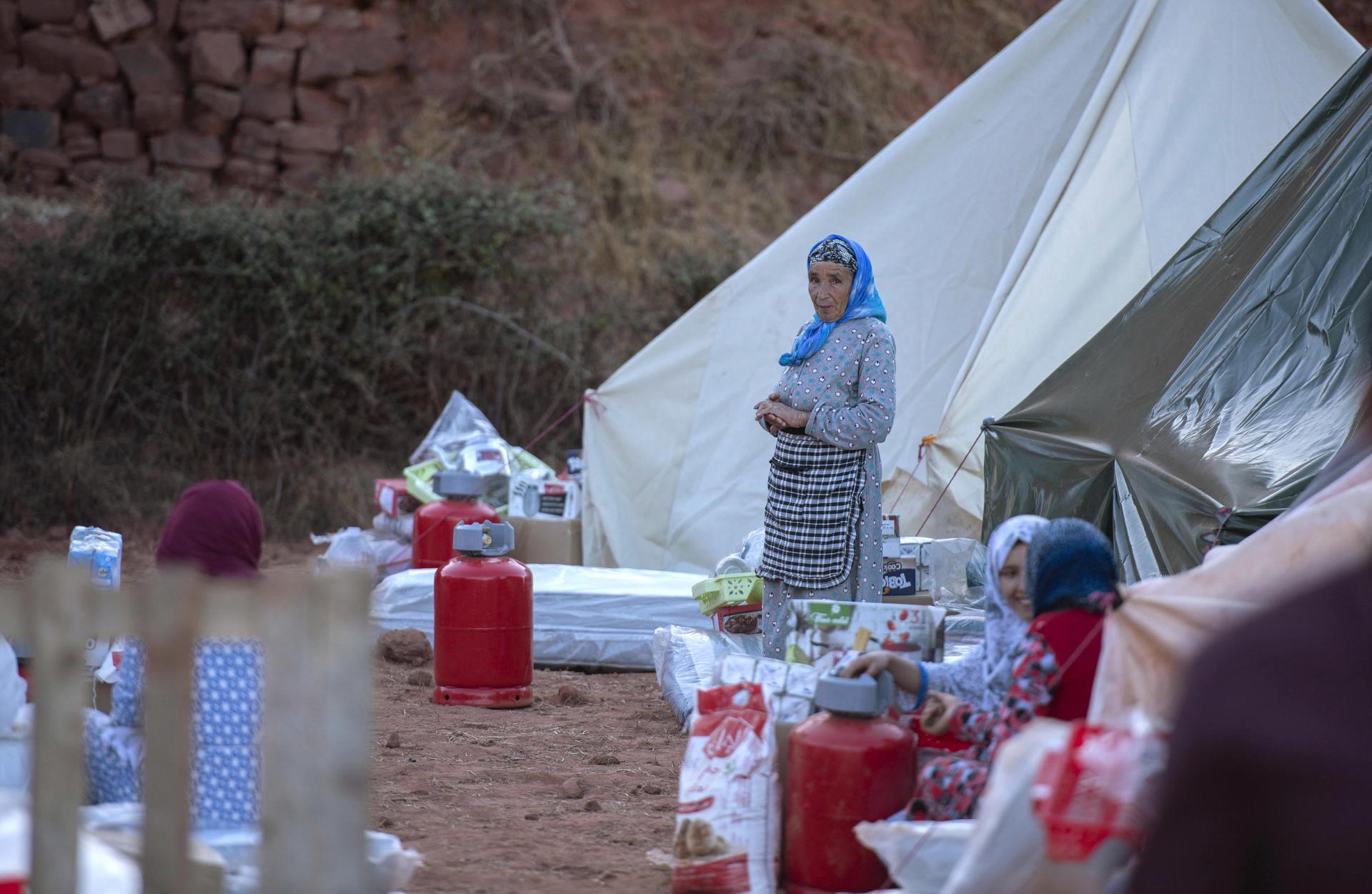 A woman stands in a makeshift camp as support operations and the distribution of waterproof tents and aid continue, in the earthquake-hit village of Tifarouine, Morocco, 23 September 2023. EFE-EPA/STR
