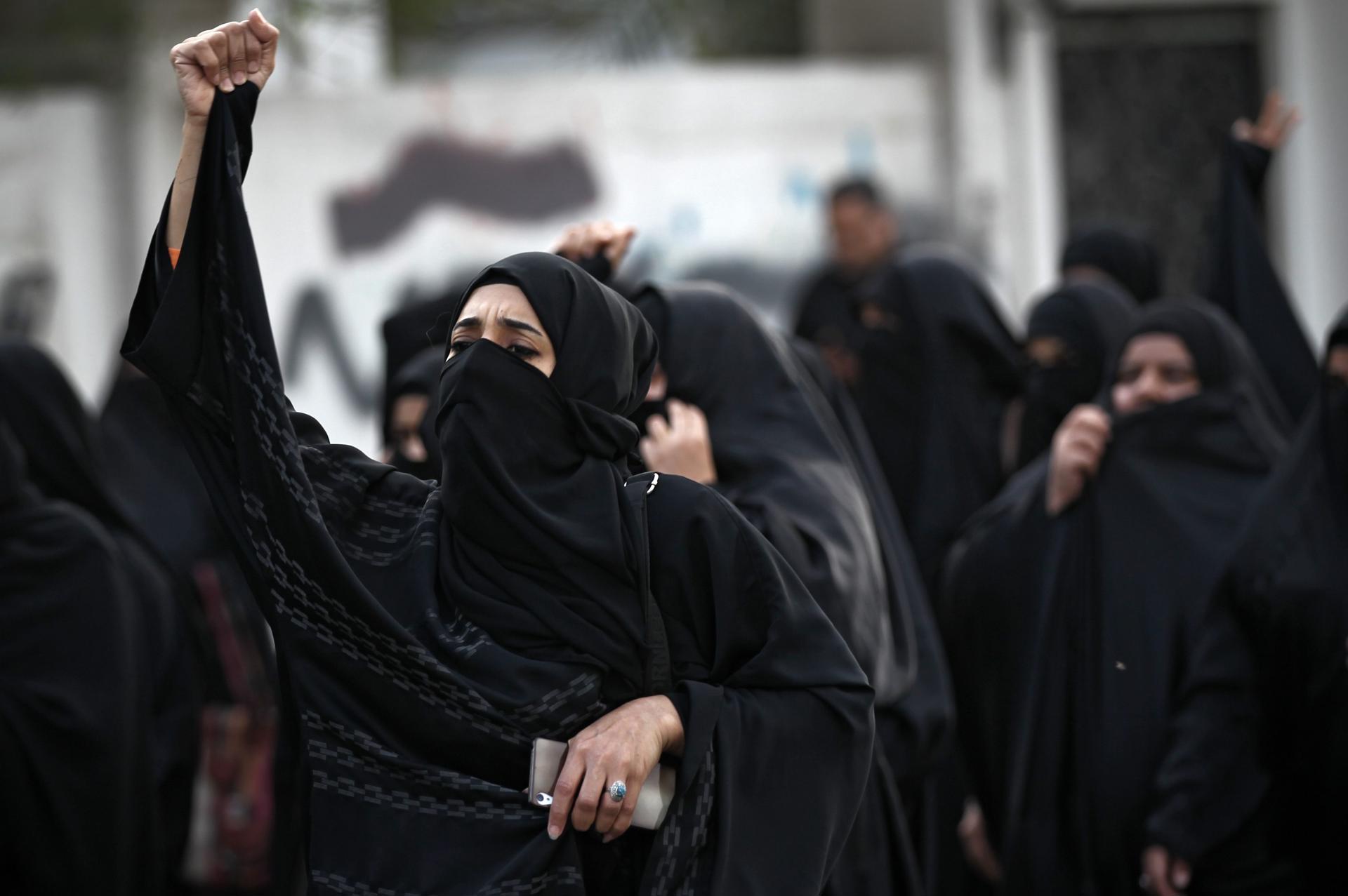 Women shout slogans during a demonstration in Bahrain after Saudi Arabia executed prominent Saudi Shiite cleric Sheikh Nimr al-Nimr, in Manama, Bahrain, 02 January 2016. EFE/EPA/FILE/AHMED ALFARDAN