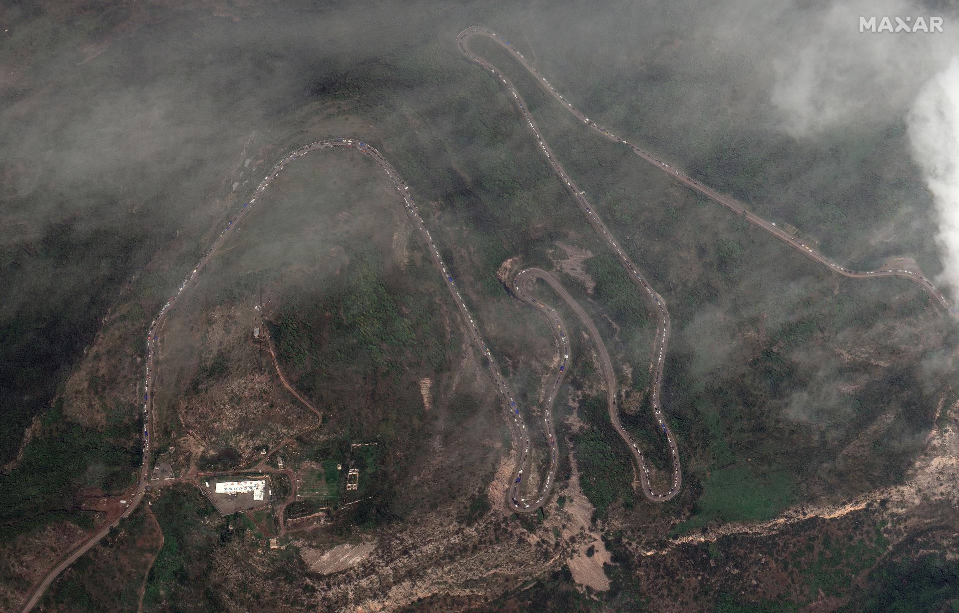 A handout satellite image made available by Maxar Technologies shows ethnic Armenian flee Karabakh for Armenia at the Lachin checkpoint (L) controlled by Russian peackeepers and Azeri border guards, Azerbaijan, 26 September 2023. EFE/EPA/MAXAR TECHNOLOGIES HANDOUT HANDOUT EDITORIAL USE ONLY/NO SALES
