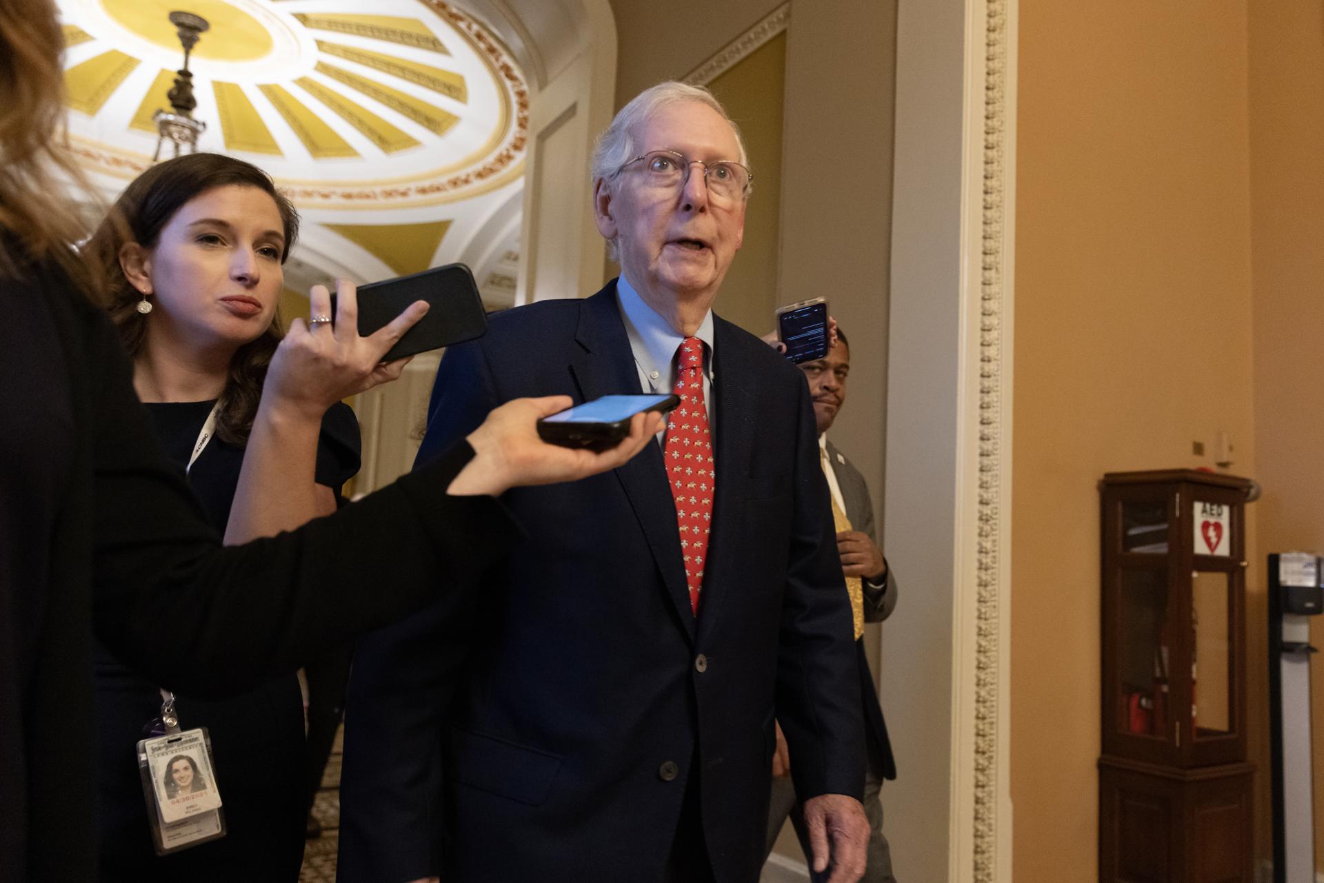 US Senate Minority Leader Mitch McConnell is followed by members of the news media after a Senate procedural vote on a short-term government funding bill, on Capitol Hill in Washington, DC, USA, 26 September 2023. EFE/EPA/MICHAEL REYNOLDS