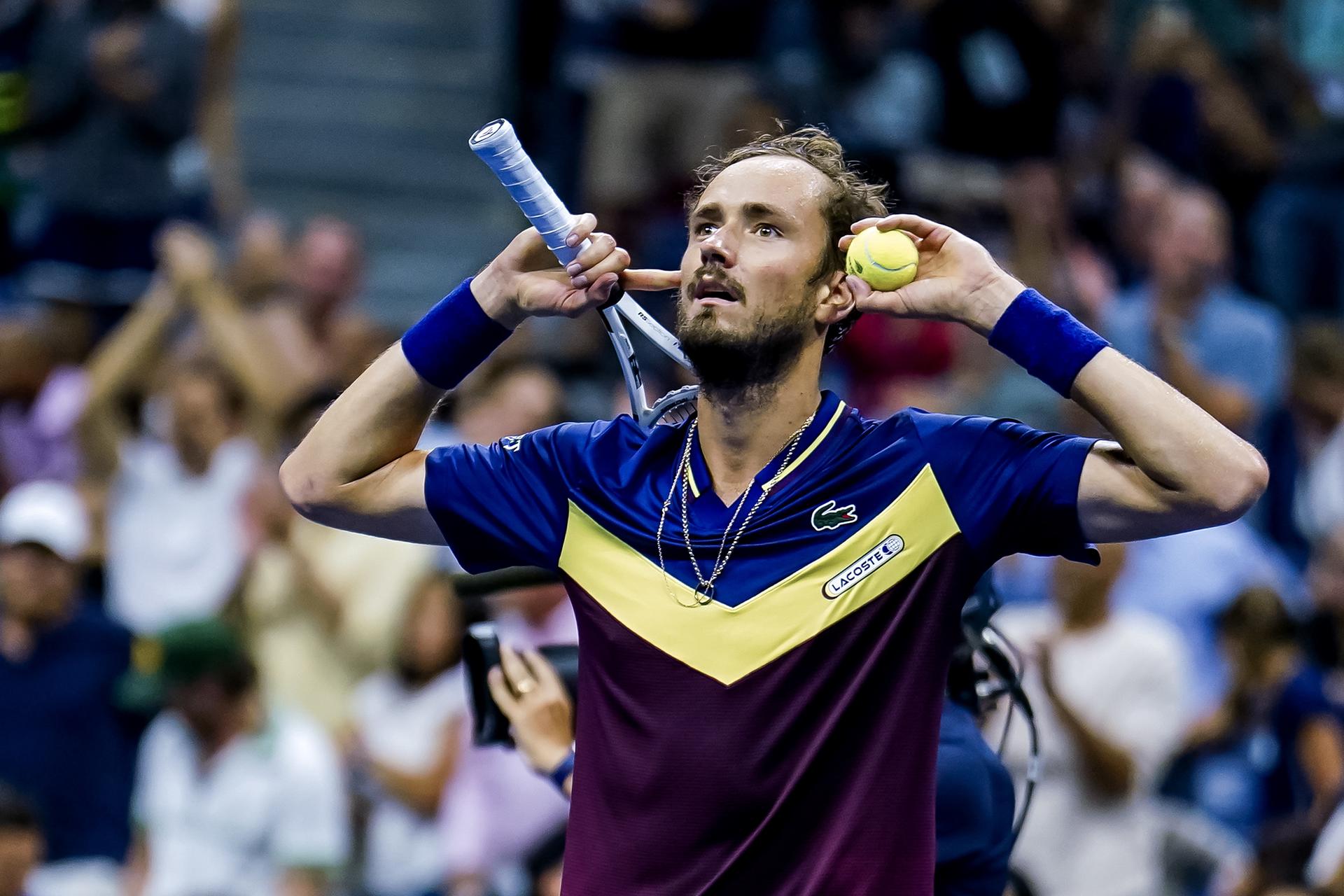 Daniil Medvedev of Russia reacts after defeating Carlos Alcaraz of Spain during their men's singles semifinal round match during the US Open Tennis Championships at the USTA National Tennis Center in Flushing Meadows, New York, USA, 08 September 2023. EFE-EPA/WILL OLIVER
