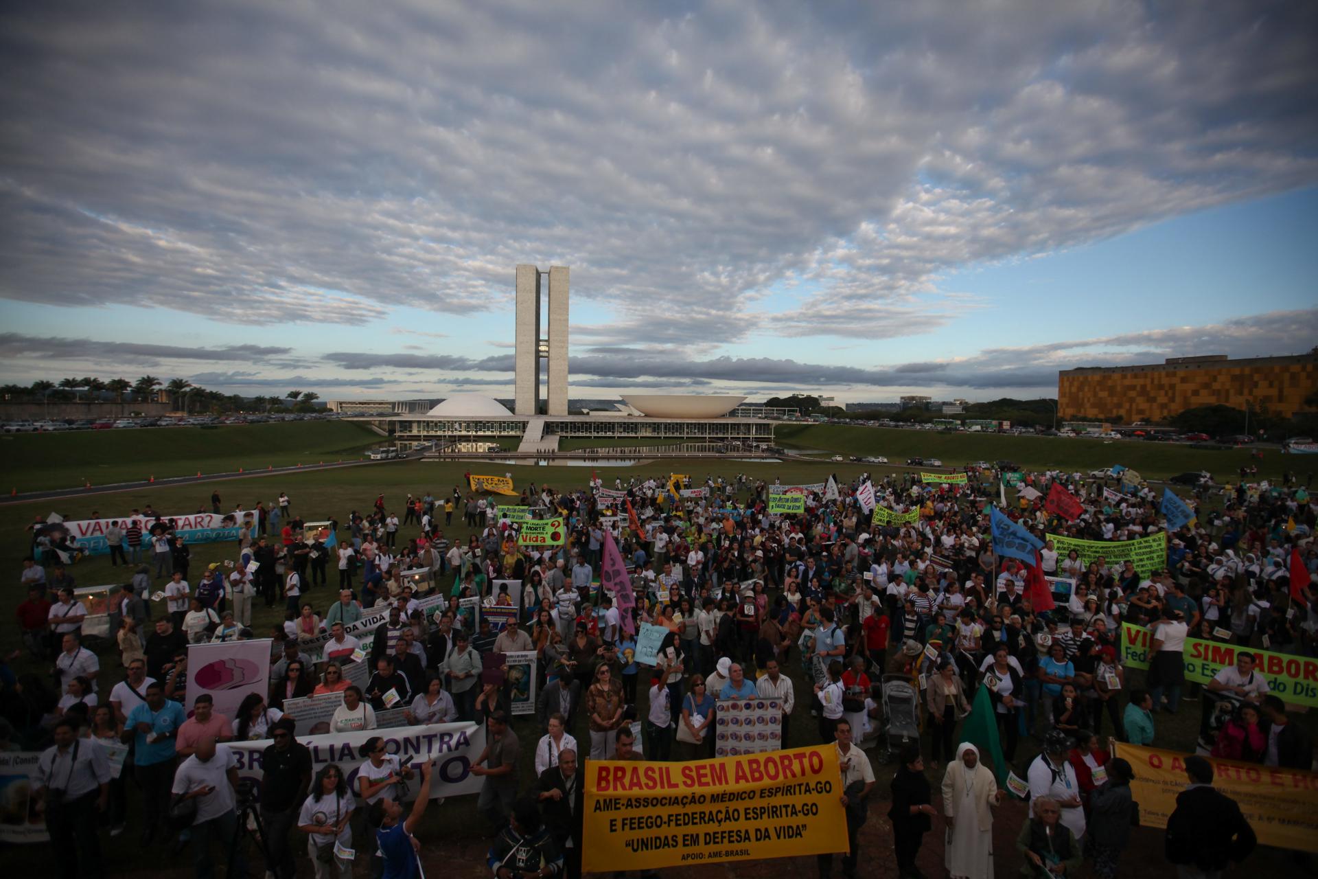 File photo of a demonstration against the legalization of abortion, in Brasilia, Brazil, June 4 2013. EFE/Fernando Bizerra Jr.