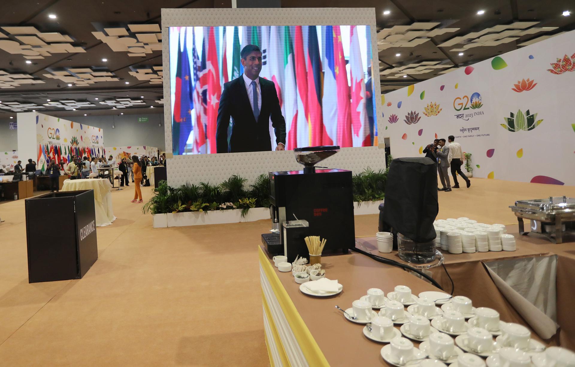 A giant screen installed at the International media center shows British Prime Minsiter Rishi Sunak arriving to attend G20 Heads of State and Government Summit at the Bharat Mandapam at ITPO Convention Centre, Pragati Maidan, in New Delhi, India, 09 September 2023. EFE-EPA/HARISH TYAGI