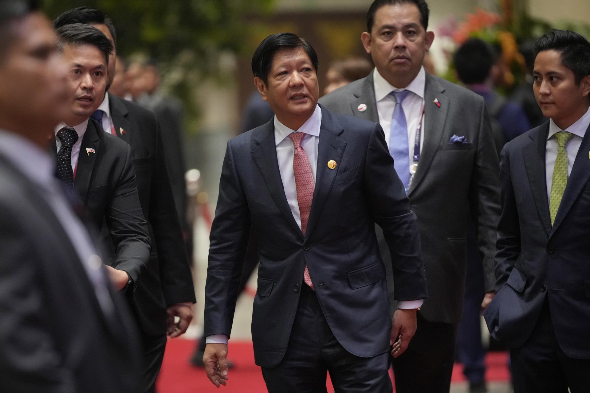 Philippine's President Ferdinand Marcos Jr. (C) leaves after attending the East Asia Summit of the 43rd Association of Southeast Asian Nations (ASEAN) Summit in Jakarta, Indonesia, 07 September 2023. EFE/EPA/ACHMAD IBRAHIM/POOL