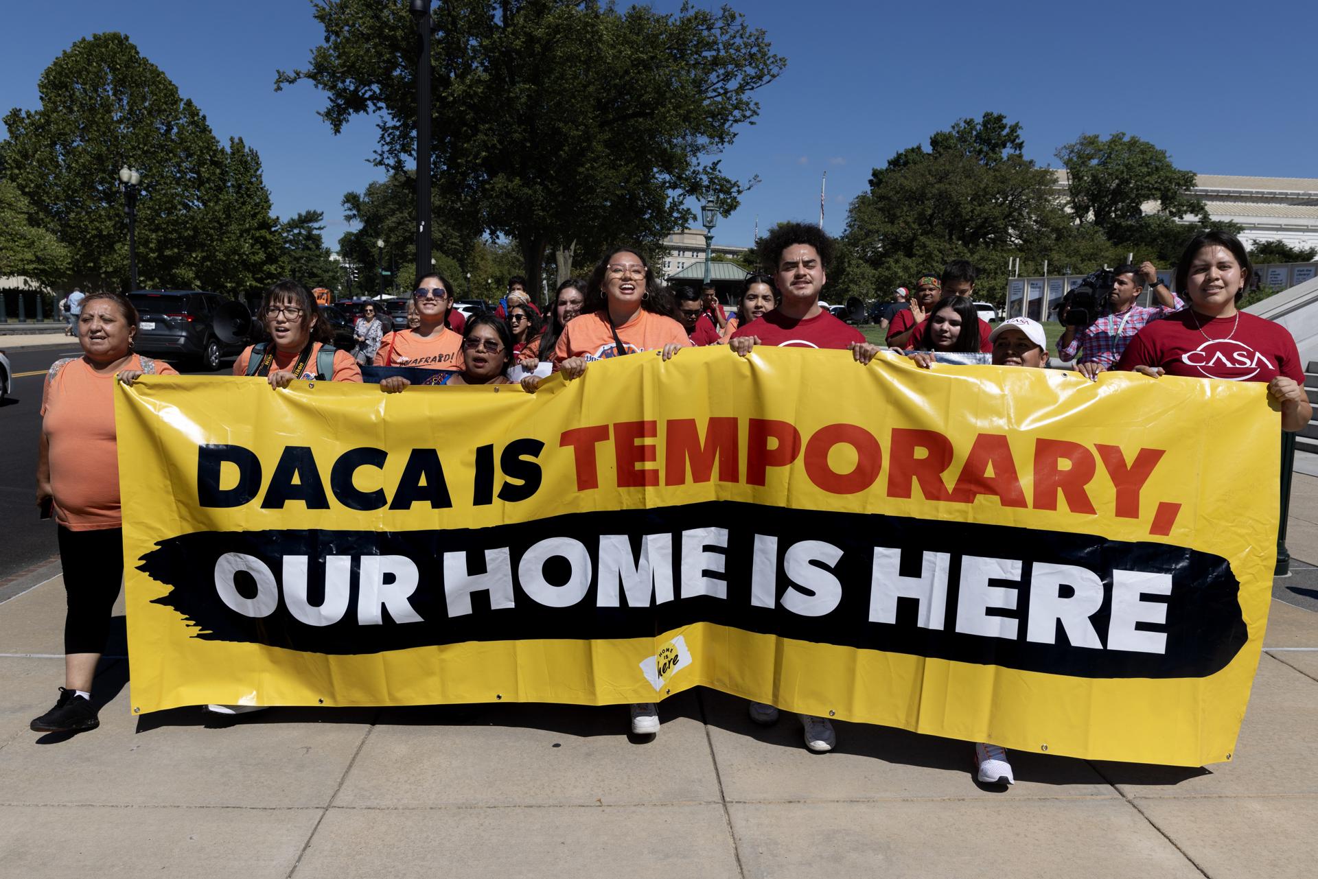 Washington (United States), 14/09/2023.- Supporters of the Deferred Action for Childhood Arrivals (DACA) program march before a news conference on Capitol Hill in Washington, DC, USA, 14 September 2023. EFE/EPA/MICHAEL REYNOLDS