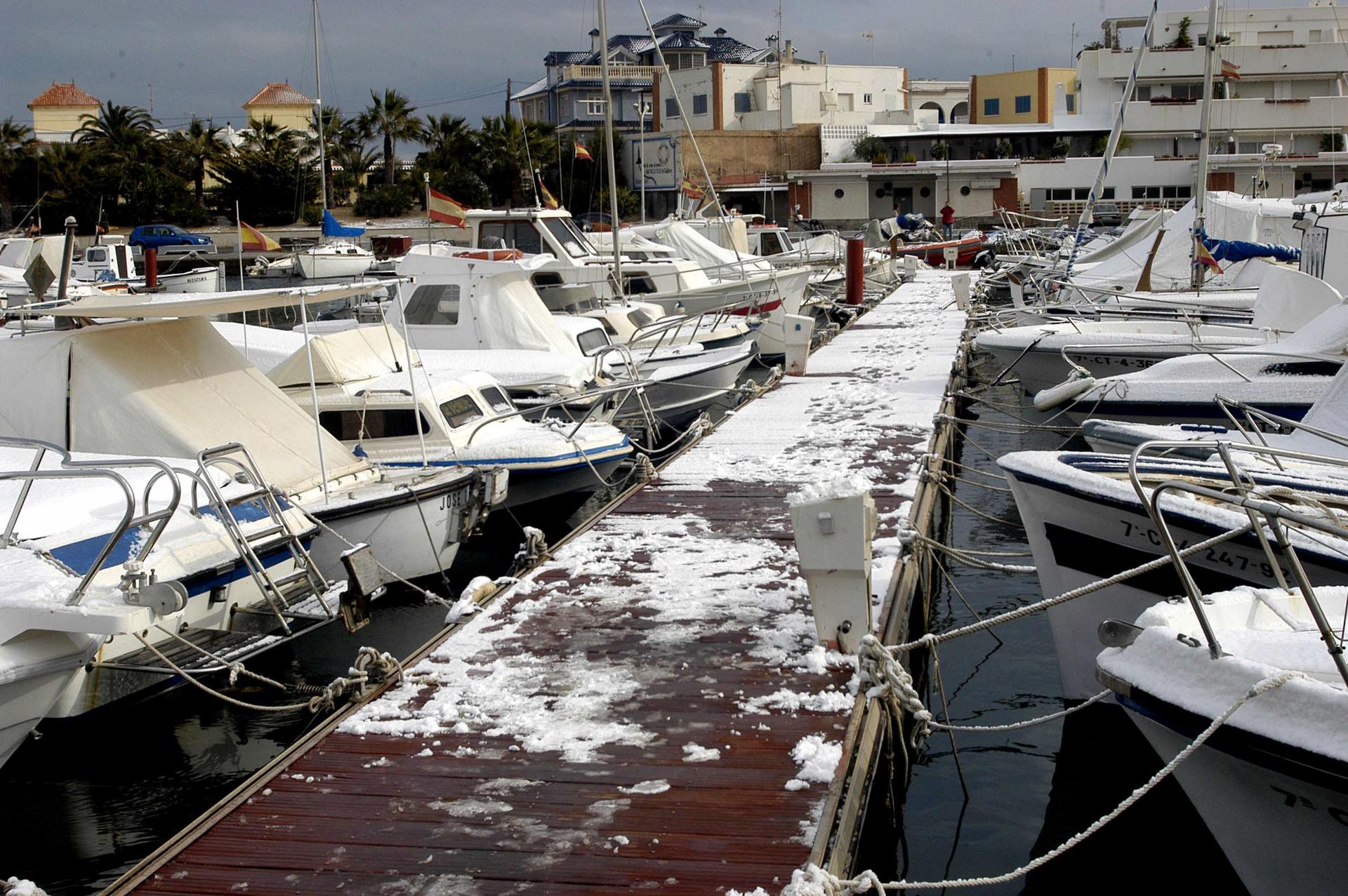 Imagen de archivo del puerto del Cabo de Palos (Murcia). EFE/José Albaladejo