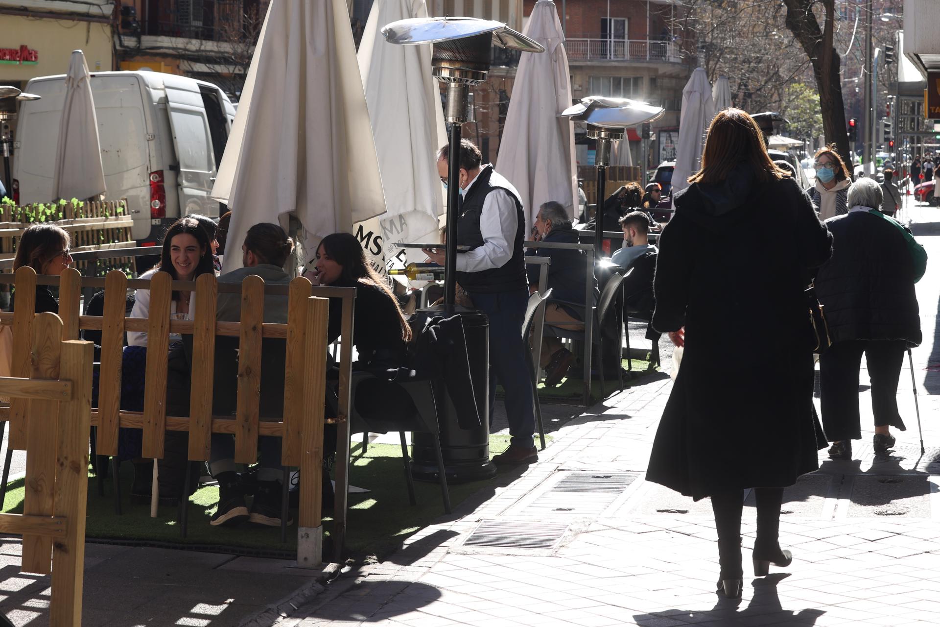 Imagen de archivo de la terraza de un restaurante de Madrid. EFE/Kiko Huesca