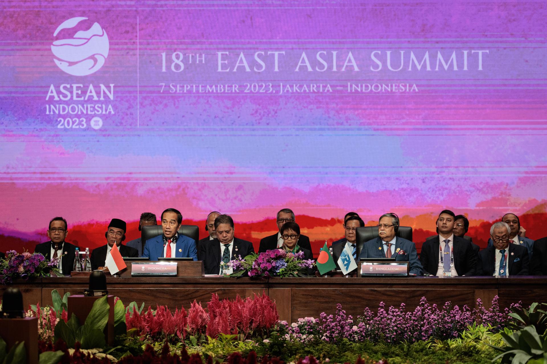 Indonesia's President Joko Widodo (L) and Bangladesh's President Mohammed Shahabuddin (R) attend the 18th East Asia Summit as part of the 43rd Association of Southeast Asian Nations (ASEAN) Summit in Jakarta, Indonesia, 07 September 2023. EFE/EPA/YASUYOSHI CHIBA/POOL