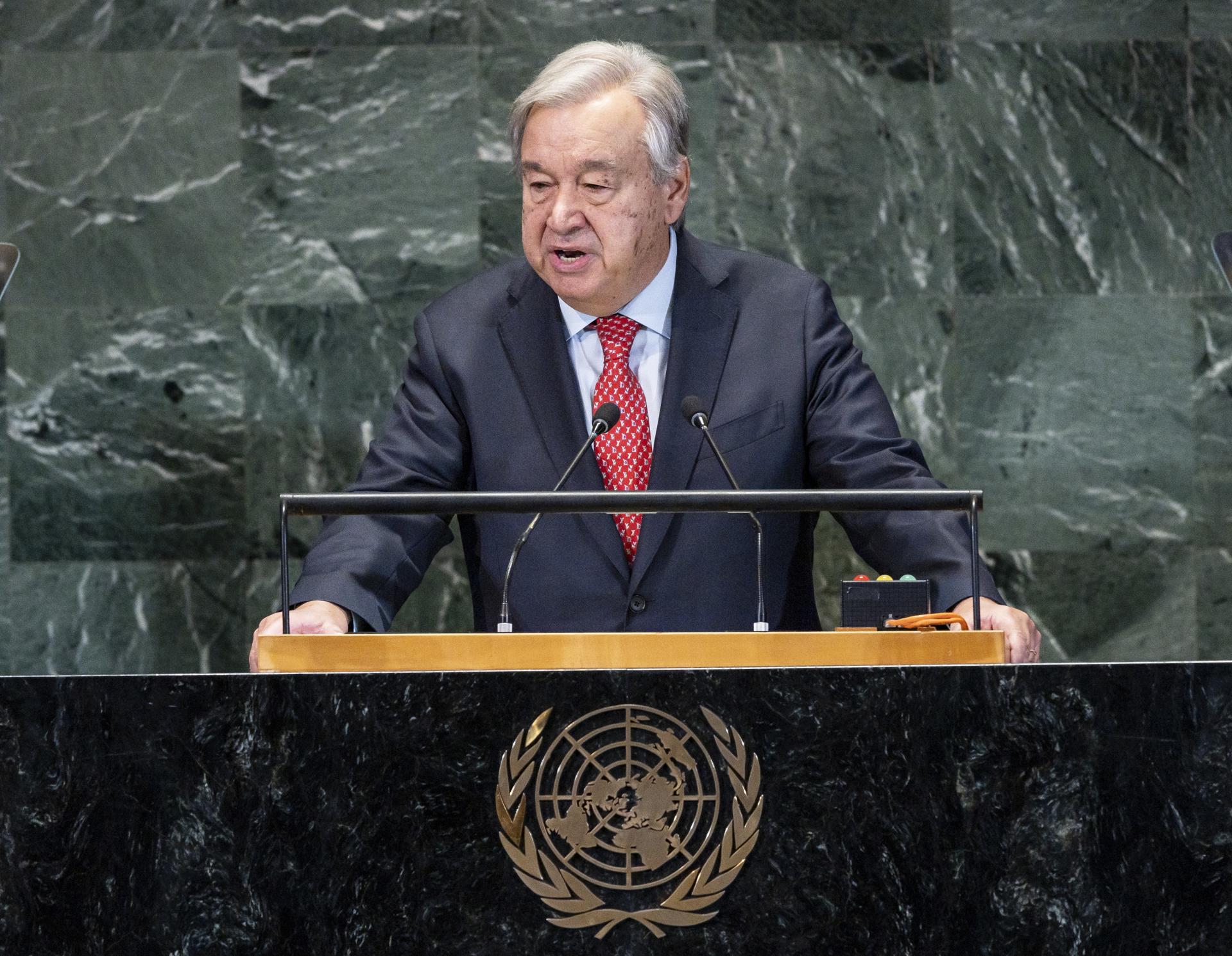 El secretario general de la ONU, António Guterres, habla, este 18 de septiembre de 2023, durante la apertura de la cumbre sobre los Objetivos de Desarrollo Sostenible (ODS), en Nueva York. EFE/Justin Lane