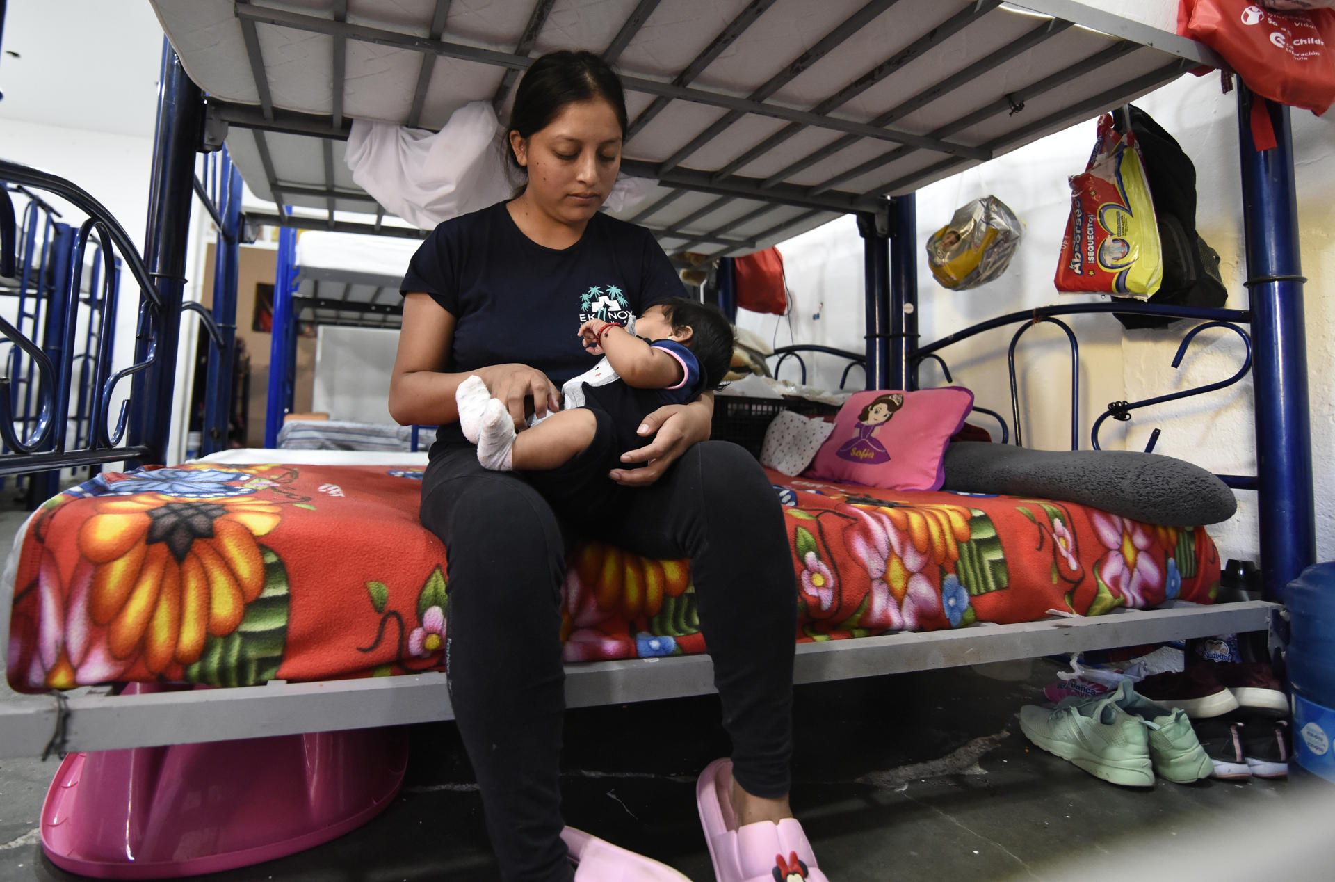 The migrant of Guatemalan origin, Erika Lobos, remains at the "The Good Samaritan" shelter, on September 14, 2023, in Ciudad Juárez, Chihuahua state (Mexico). EFE/Luis Torres
