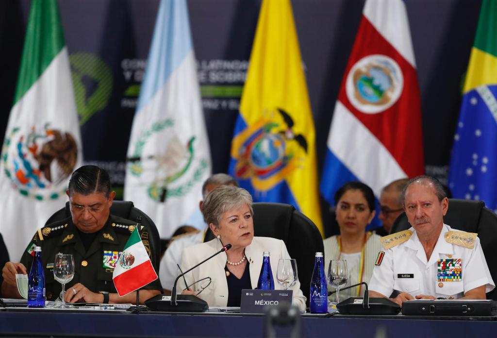 Alicia Bárcena (c), secretaria de Relaciones Exteriores de México, habla este 9 de septiembre de 2023 durante la Conferencia Latinoamericana y del Caribe sobre Drogas, en Cali (Colombia). EFE/ Ernesto Guzmán
