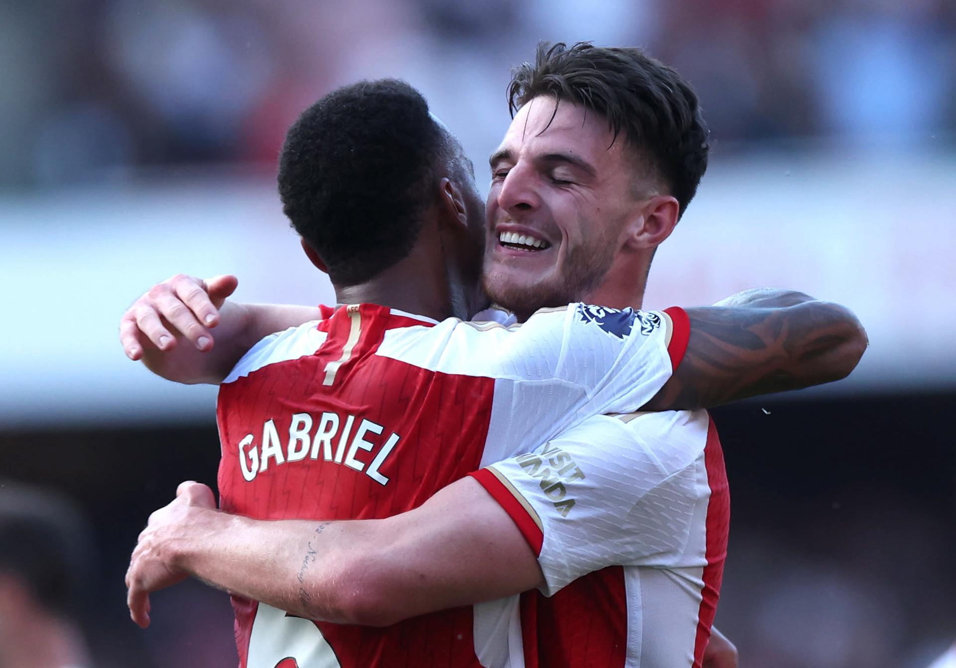 Arsenal's Declan Rice celebrates with his teammate Gabriel Jesus after winning the English Premier League soccer match between Arsenal FC and Manchester United, in London, Britain, 03 September 2023. EFE/EPA/NEIL HALL EDITORIAL USE ONLY. No use with unauthorized audio, video, data, fixture lists, club/league logos or 'live' services. Online in-match use limited to 120 images, no video emulation. No use in betting, games or single club/league/player publications.