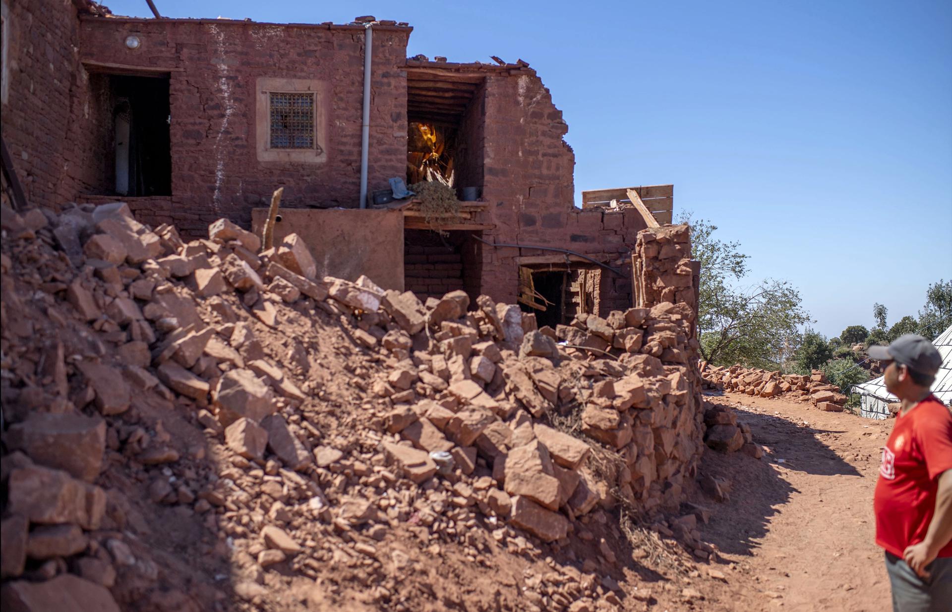A man looks at a damaged house as support operations and the distribution of waterproof tents and aid continue, in the earthquake-hit village of Tifarouine, Morocco, 23 September 2023. EFE-EPA/STR
