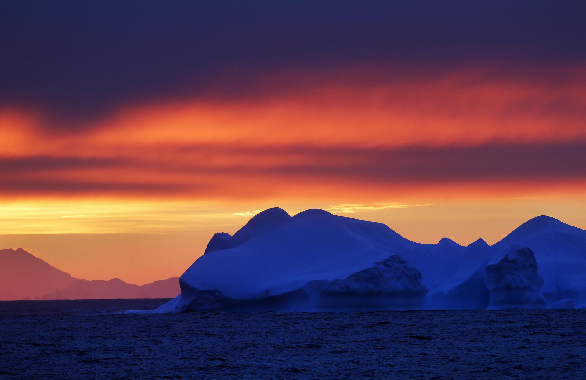 Photograph from February 19, 2013 that shows an iceberg at sunset near King George Island, in the archipelago of the South Shetland Islands , Antarctica. EFE/Felipe Trueba