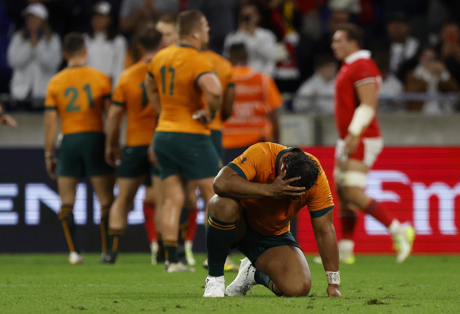 Australia's team players react after losing the Rugby World Cup 2023 pool C match between Wales and Australia in Lyon, France, 24 September 2023. EFE-EPA/Guillaume Horcajuelo
