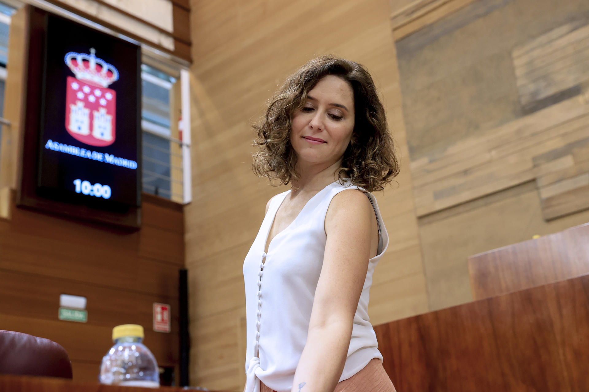 La presidenta de la Comunidad de Madrid, Isabel Díaz Ayuso, antes del comienzo del pleno en Madrid, este jueves. EFE/ Zipi