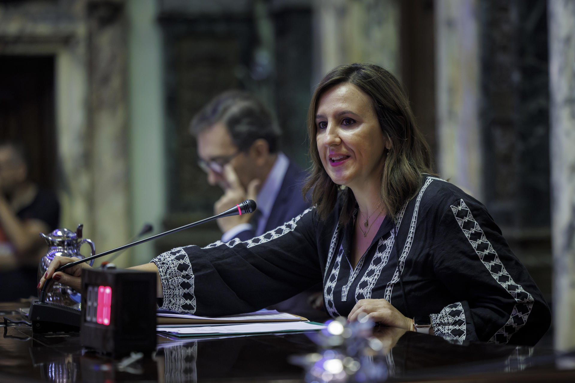 La alcaldesa de València, María José Catalá, durante el pleno del Ayuntamiento de València celebrado este martes. EFE/Biel Aliño
