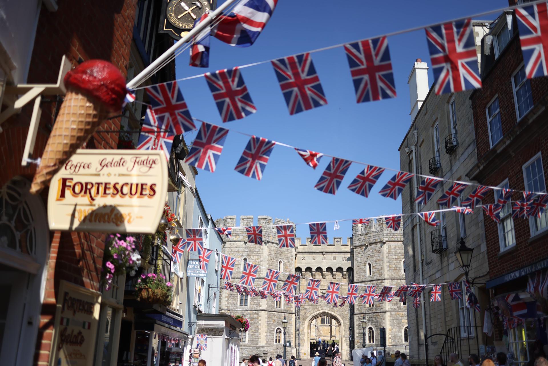 Union Flags flutter at Windsor Castle in Windsor, Britain, 07 September 2023. EFE/EPA/NEIL HALL