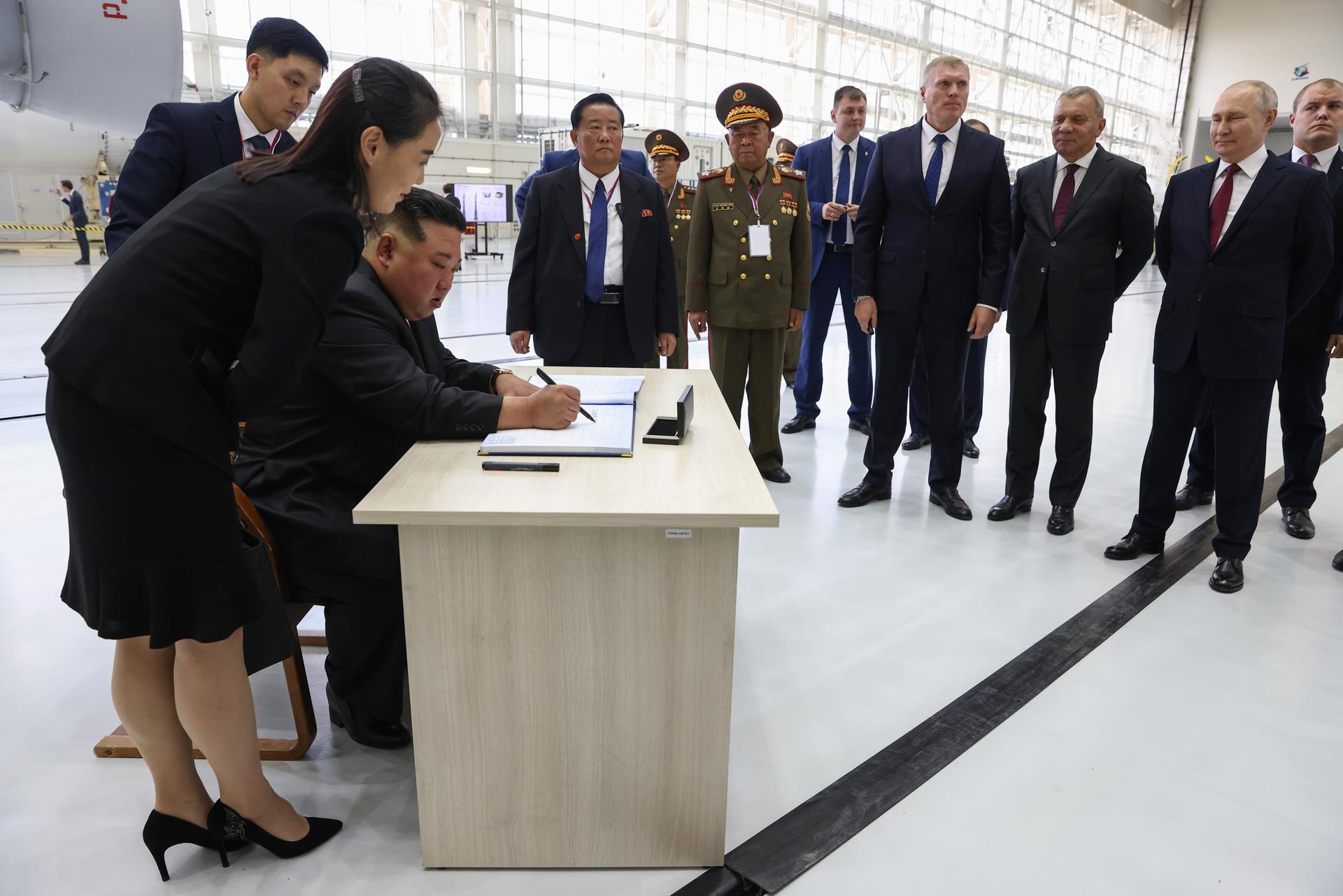 North Korean leader Kim Jong Un (3-L) signs the visitor's book during a visit along with Russian President Vladimir Putin (2-R) to the Vostochny cosmodrome, outside the town of Tsiolkovsky (former Uglegorsk), some 180km north of Blagoveschensk in Amur region, Russia, 13 September 2023. EFE/EPA/ARTEM GEODAKYAN/SPUTNIK/KREMLIN / POOL MANDATORY CREDIT
