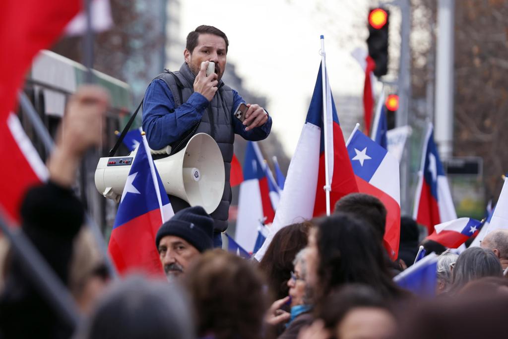 El negacionismo crece en Chile a 50 años del golpe contra el gobierno de Salvador Allende