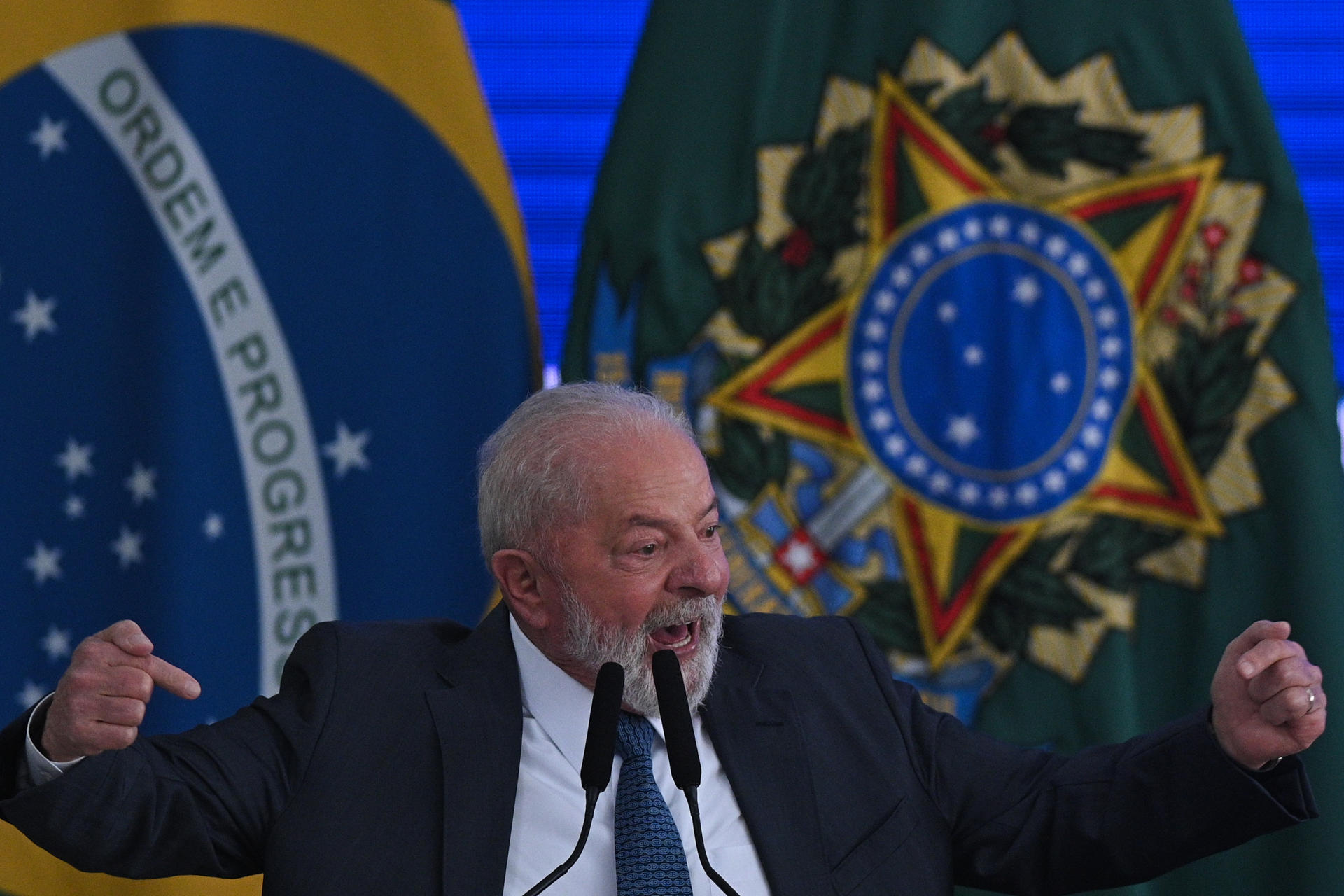 El presidente de Brasil, Luiz Inácio Lula da Silva, habla durante el acto de lanzamiento de la nueva estrategia para el Complejo Económico-Industrial de Salud hoy, en el Palacio del Planalto en BrasIlia (Brasil). EFE/André Borges