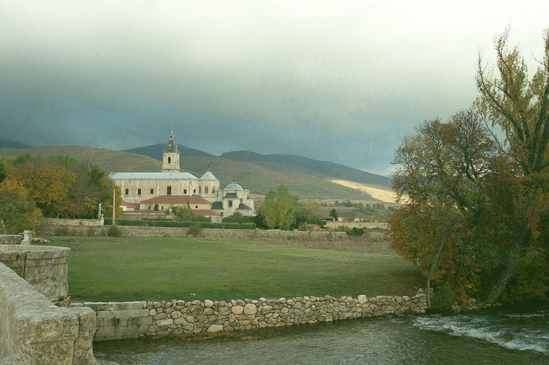 Vista general del Monasterio de El Paular, en el municipio madrileño de Rascafría. EFE/Nines Ruiz