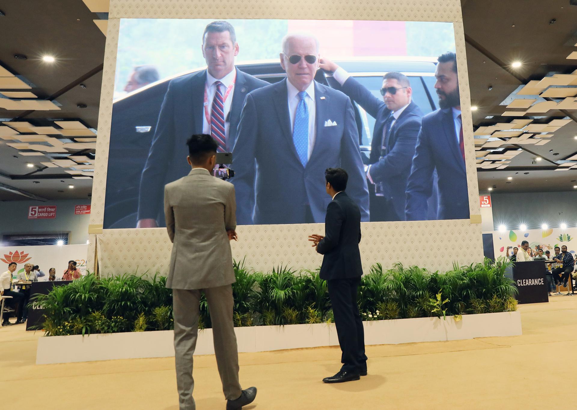 A large screen placed at International media centre shows US President Joe Biden arriving to attend the G20 Heads of State and Government Summit at the ITPO Convention Centre, Pragati Maidan in New Delhi, India, 09 September 2023. EFE/EPA/RAJAT GUPTA
