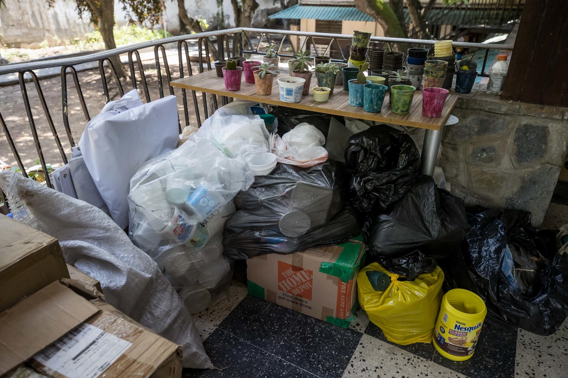 Vista de plástico apto para usarse en productos reciclados, el 9 de septiembre de 2023 en Caracas (Venezuela). EFE/Miguel Gutiérrez