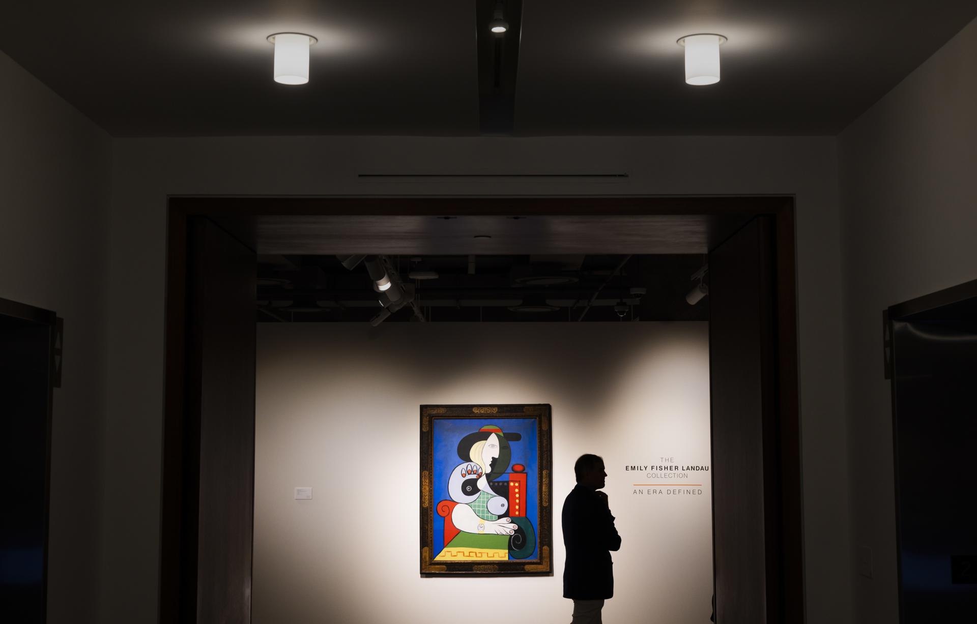 Fotografía de la obra "Femme à la montre" (1930) del pintor español Pablo Picasso, expuesta en la sede de la casa de subastas Sotheby's, hoy, en Nueva York (Estados Unidos). EFE/Justin Lane