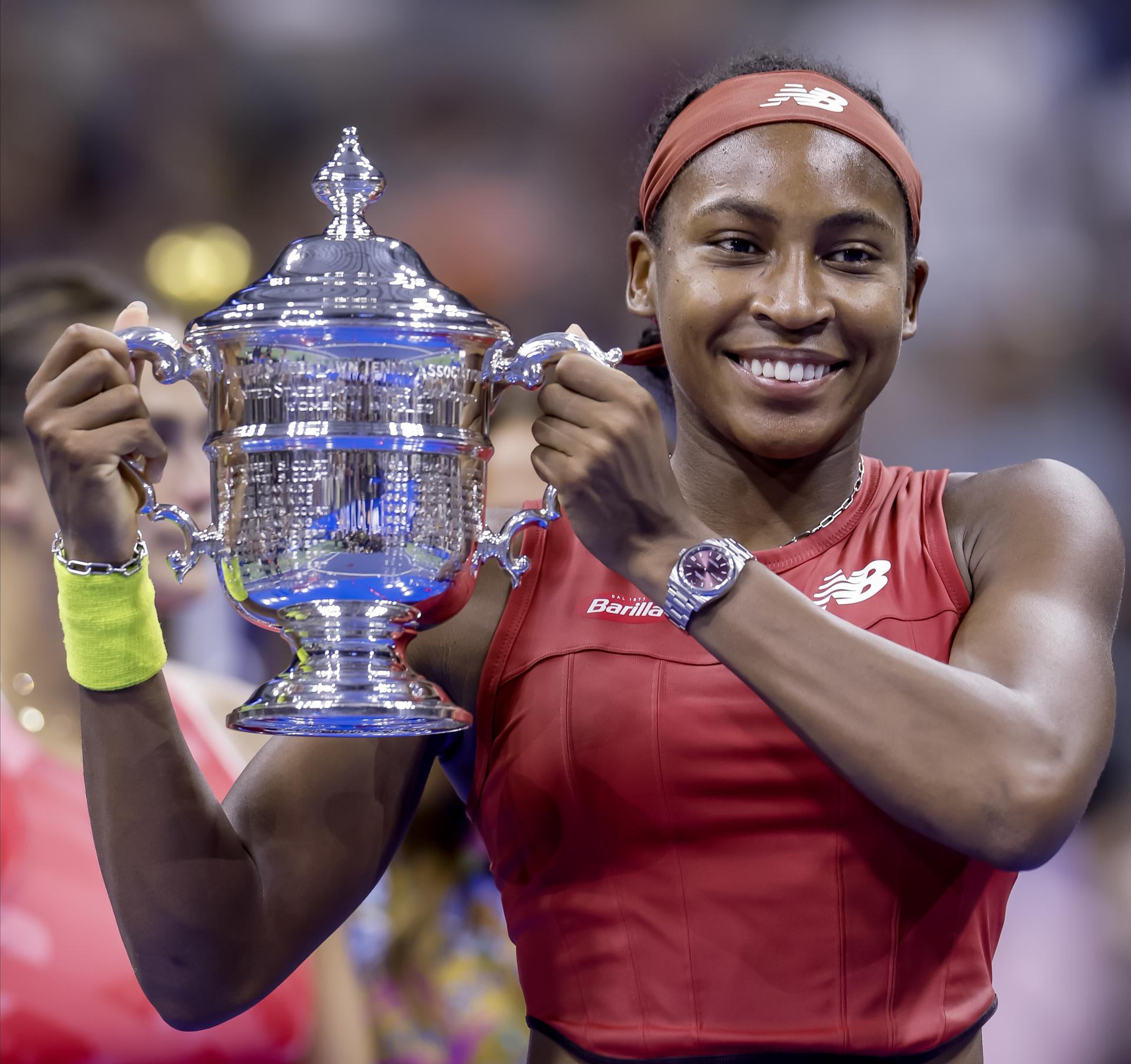 Coco Gauff of the United States holds the champion's trophy after defeating Aryna Sabalenka of Belarus to win the women's singles final match during the US Open Tennis Championships at the USTA National Tennis Center in Flushing Meadows, New York, 09 September 2023. EFE-EPA/CJ GUNTHER
