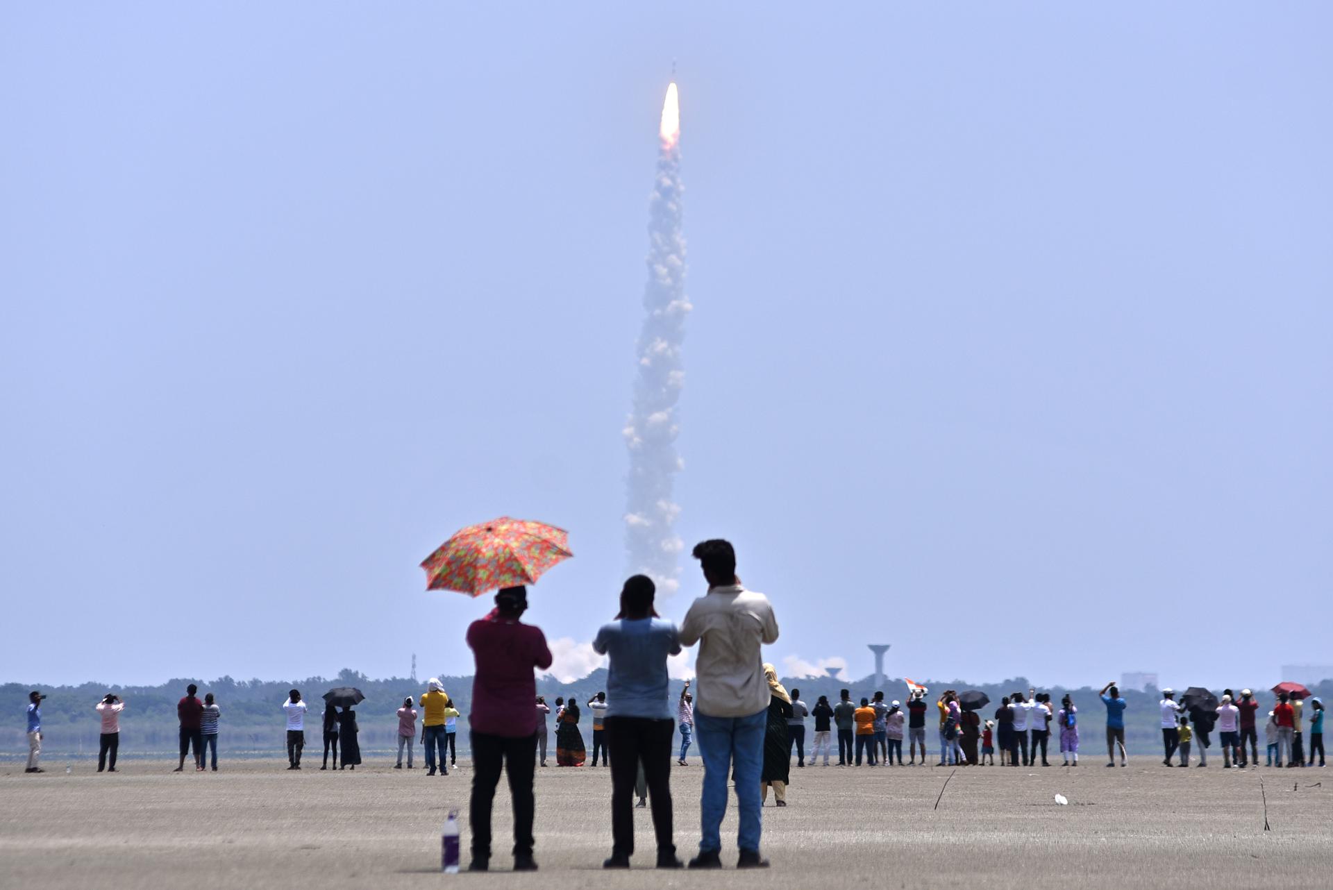 People watch as the Indian Space Research Organisation (ISRO)'s ADITYA L-1, on board the Polar Satellite Launch Vehicle (PSLV) -C57, lifts off from the Satish Dhawan Space Centre (SDSC) in Sriharikota, in the Southern state of Andhra Pradesh, India, 02 September 2023. EFE-EPA/IDREES MOHAMMED
