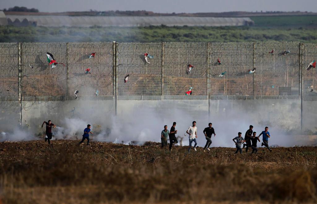 Cuatro palestinos muertos en una explosión en la valla de Gaza entre choques con Ejército israelí