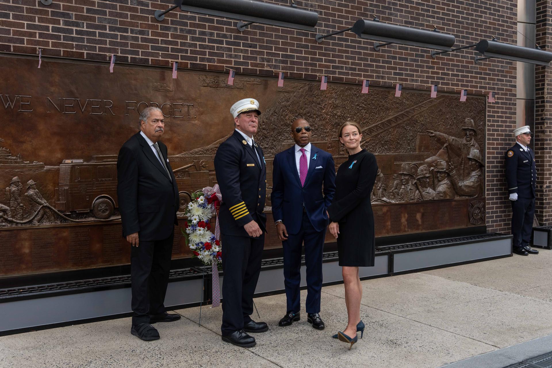 New York (United States), 11/09/2023.- Mayor of New York City Eric Adams and Fire Commissioner Laura Kavanagh, outside of FDNY Ten House near the National September 11 Memorial during an annual ceremony to commemorate the 22nd anniversary of the September 11, 2001 terrorist attacks in New York, New York, USA, 11 September 2023. (Terrorista, Atentado terrorista, Nueva York) EFE/EPA/ADAM GRAY
