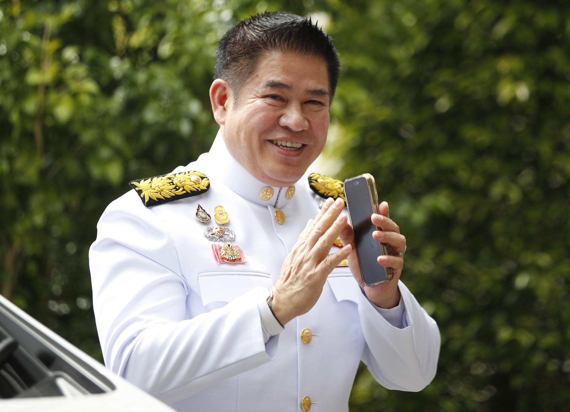 Thai Minister of Agriculture and Cooperatives Thamanat Prompow greets members of the media upon his arrival at Government House in Bangkok, Thailand, 05 September 2023. EFE-EPA/RUNGROJ YONGRIT
