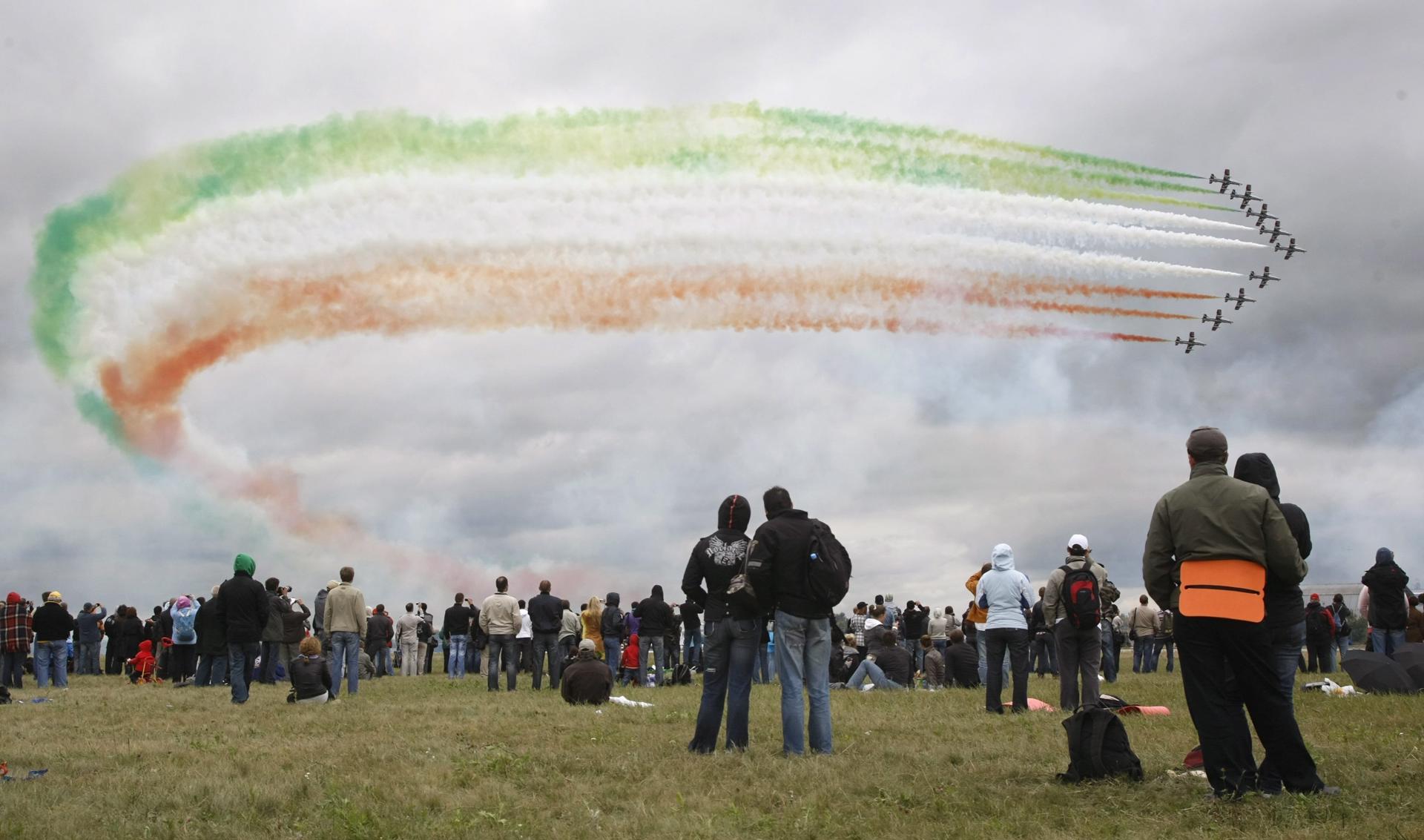 (FILE) Italian aerobatic group "Frecce tricolore" performs during the international air show "MAKS 2009" on Aug. 21, 2009, in the city of Zhukovsky, outside Moscow, Russia, today, Friday, Aug. 21. EFE/Sergei Chirikov