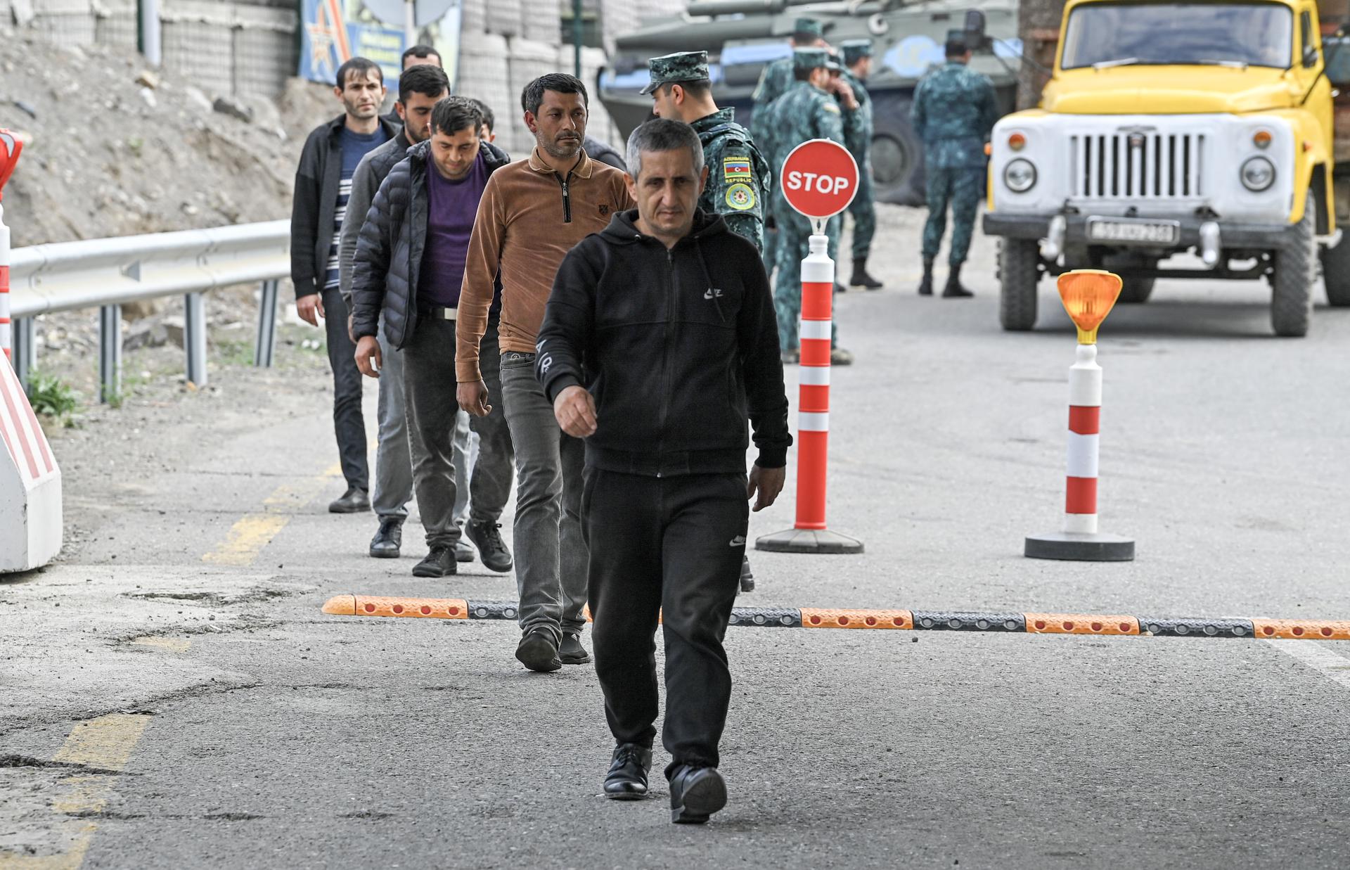 Ethnic Armenians leave Nagorno-Karabakh through a checkpoint on the entrance of the Lachinsky corridor, which connects the Nagorno-Karabakh region with Armenia, in Lachin, Azerbaijan, 25 September 2023. EFE-EPA/ROMAN ISMAYILOV