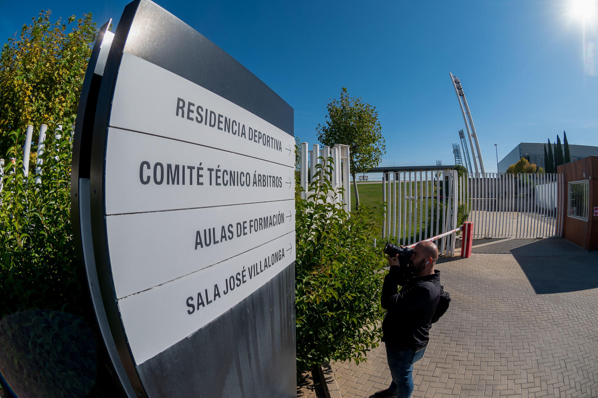 A photographer takes pictures in front of the headquarters of the Spanish football federation (RFEF) while the police conduct a raid in the CTA offices inside in connection with the judicial probe into the Negreira case in Madrid, 28 September 2023 EFE/Fernando Villar
