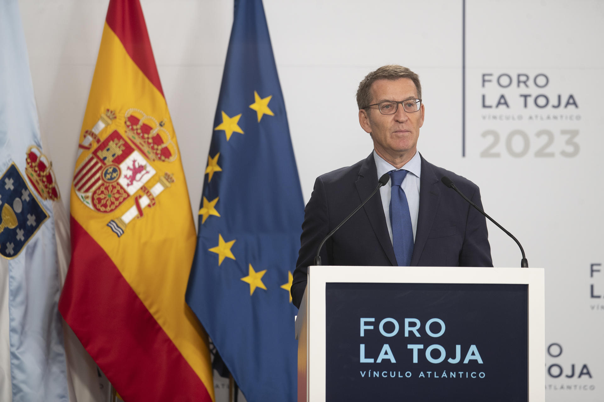 En la foto el Presidente del Partido Popular Alberto Núñez Feijóo durante su intervención en el Foro de La Toja Vínculo Atlántico. EFE/Salvador Sas