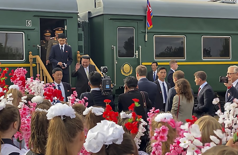 El tren acorazado de Kim Jong Un llega a la estación de Artyom, este sábado